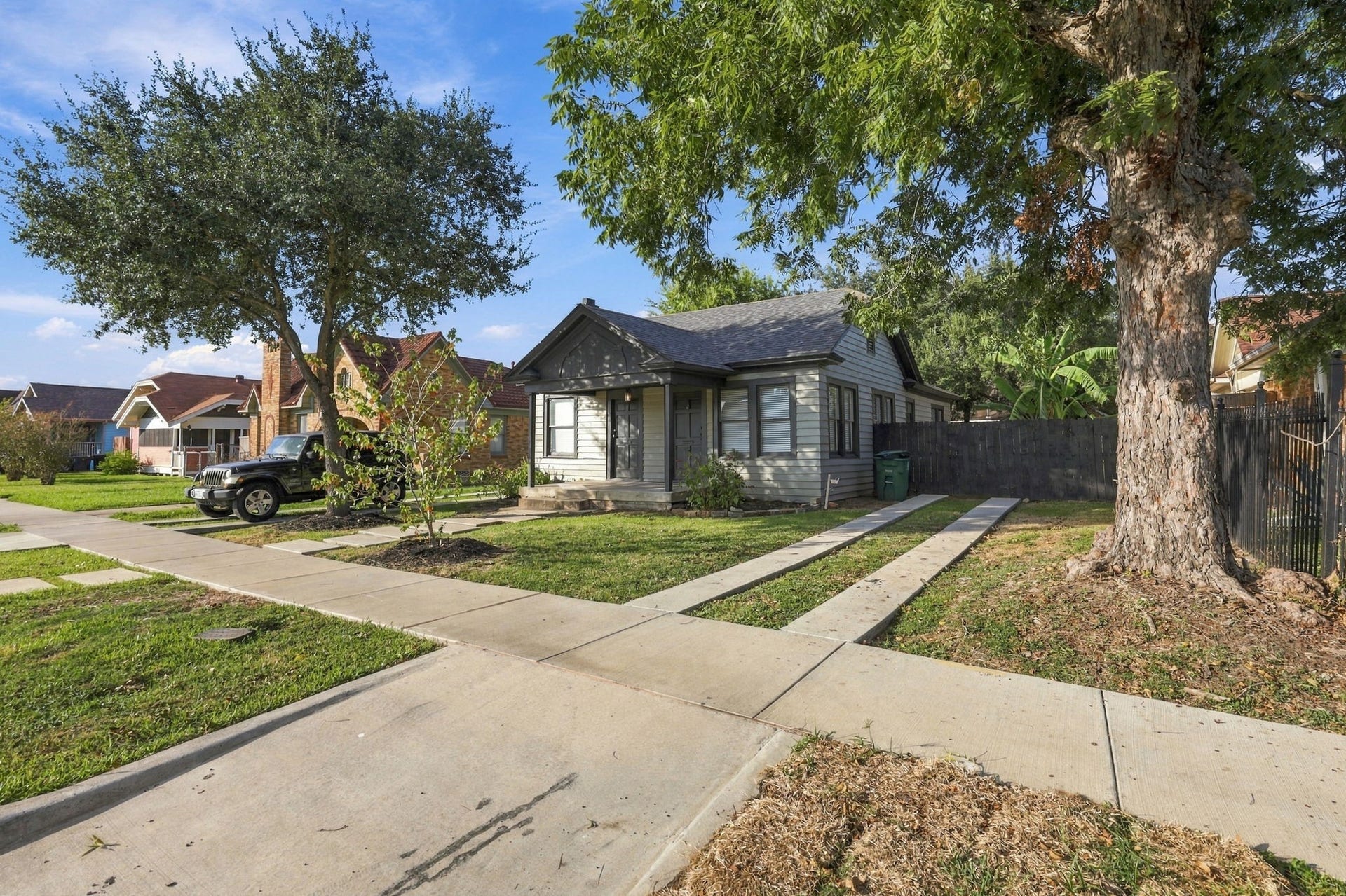 5129 Claremont Street, Houston, TX 77023 5129 Claremont Street, Houston, TX 77023
