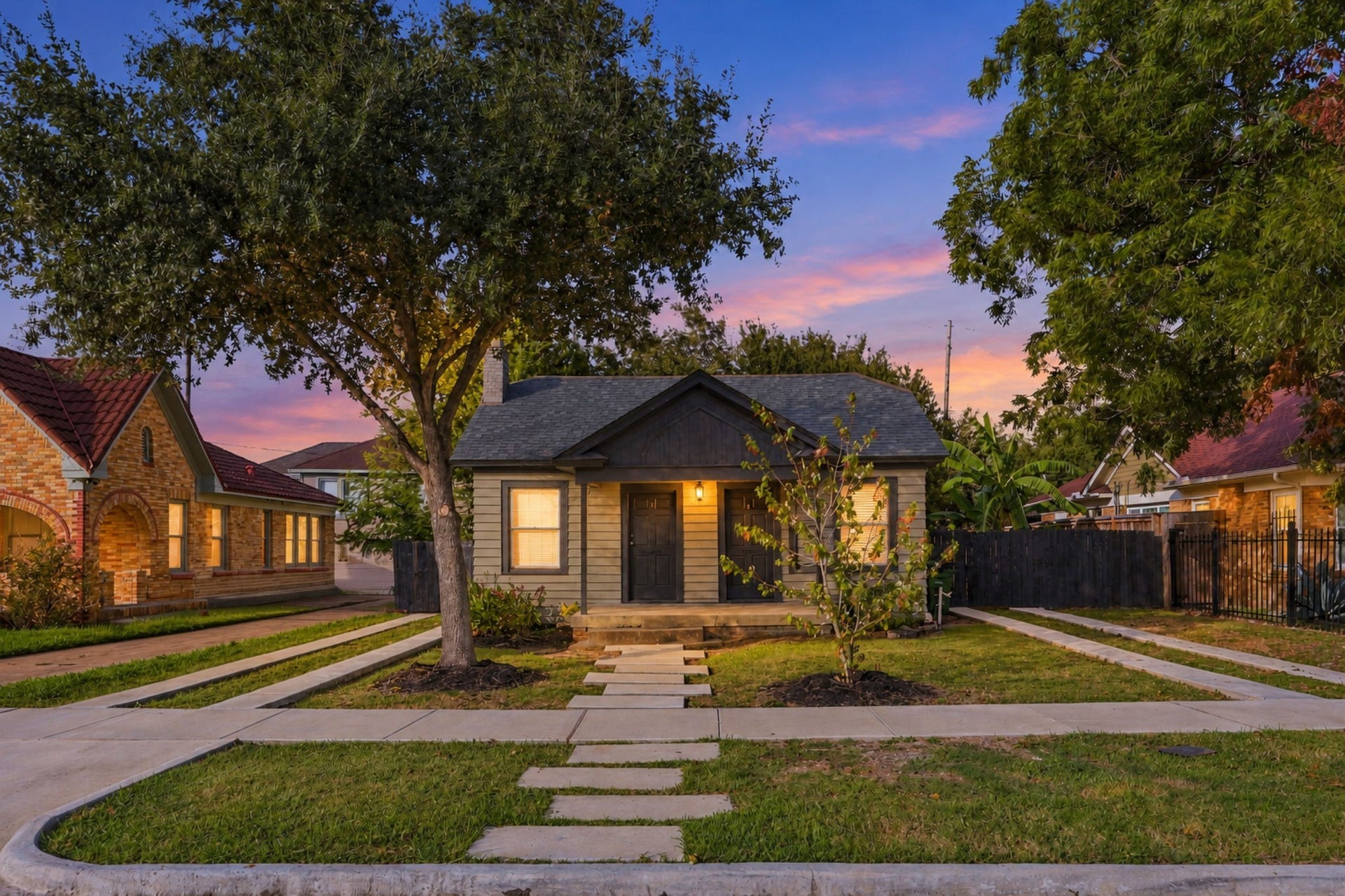 5129 Claremont Street, Houston, TX 77023 Nicely updated duplex with new exterior painting, recent roof, and foundation leveling.