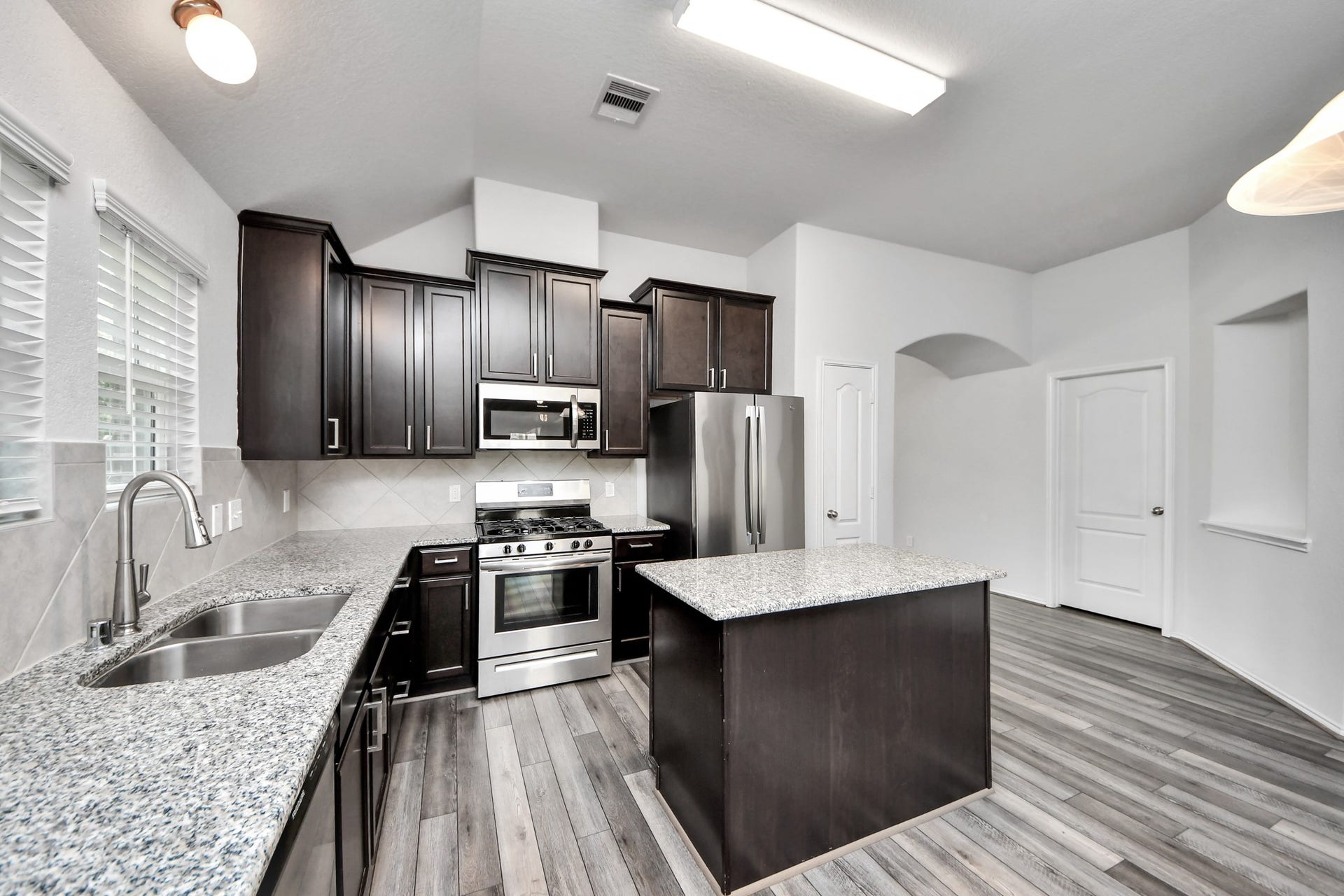 5186 Dry Hollow Drive, Alvin, TX 77511 5186 Dry Hollow Drive, Alvin, TX 77511