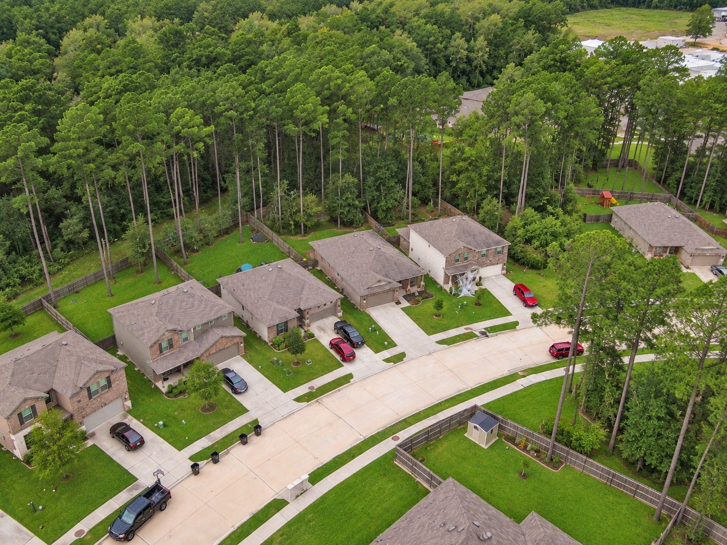 4170 Hidden Timbers Lane, Conroe, TX 77304 Enjoy the best of neighborhood living with a beautiful wooded backdrop! This home's backyard offers a refreshing natural setting with mature trees just beyond the fence.