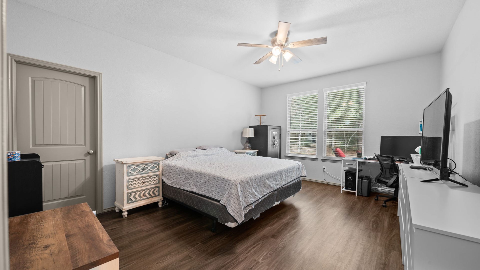 4170 Hidden Timbers Lane, Conroe, TX 77304 Spacious primary bedroom, featuring a walk-in closet and comfortable layoutperfect for a variety of living arrangements.