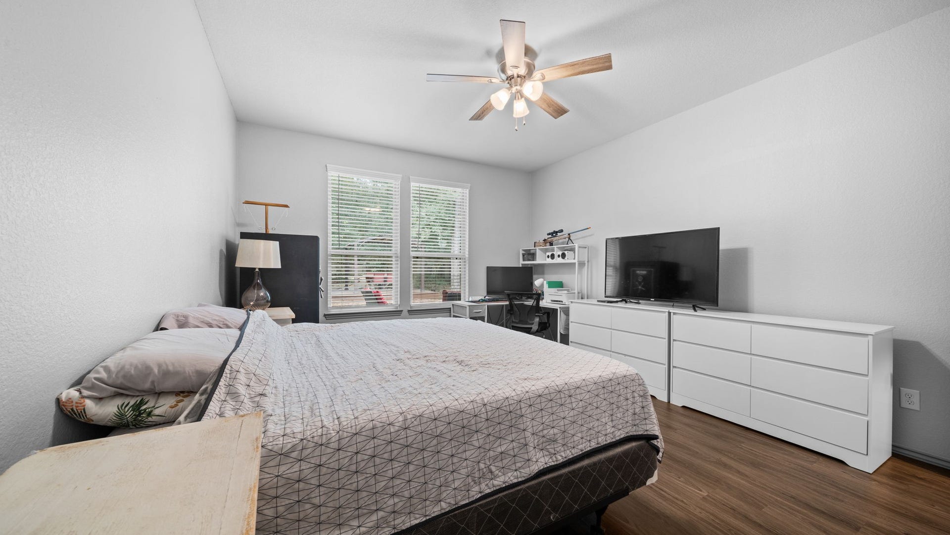 4170 Hidden Timbers Lane, Conroe, TX 77304 Room to relax and unwind! This primary suite offers generous space, natural light, and easy-care flooring.