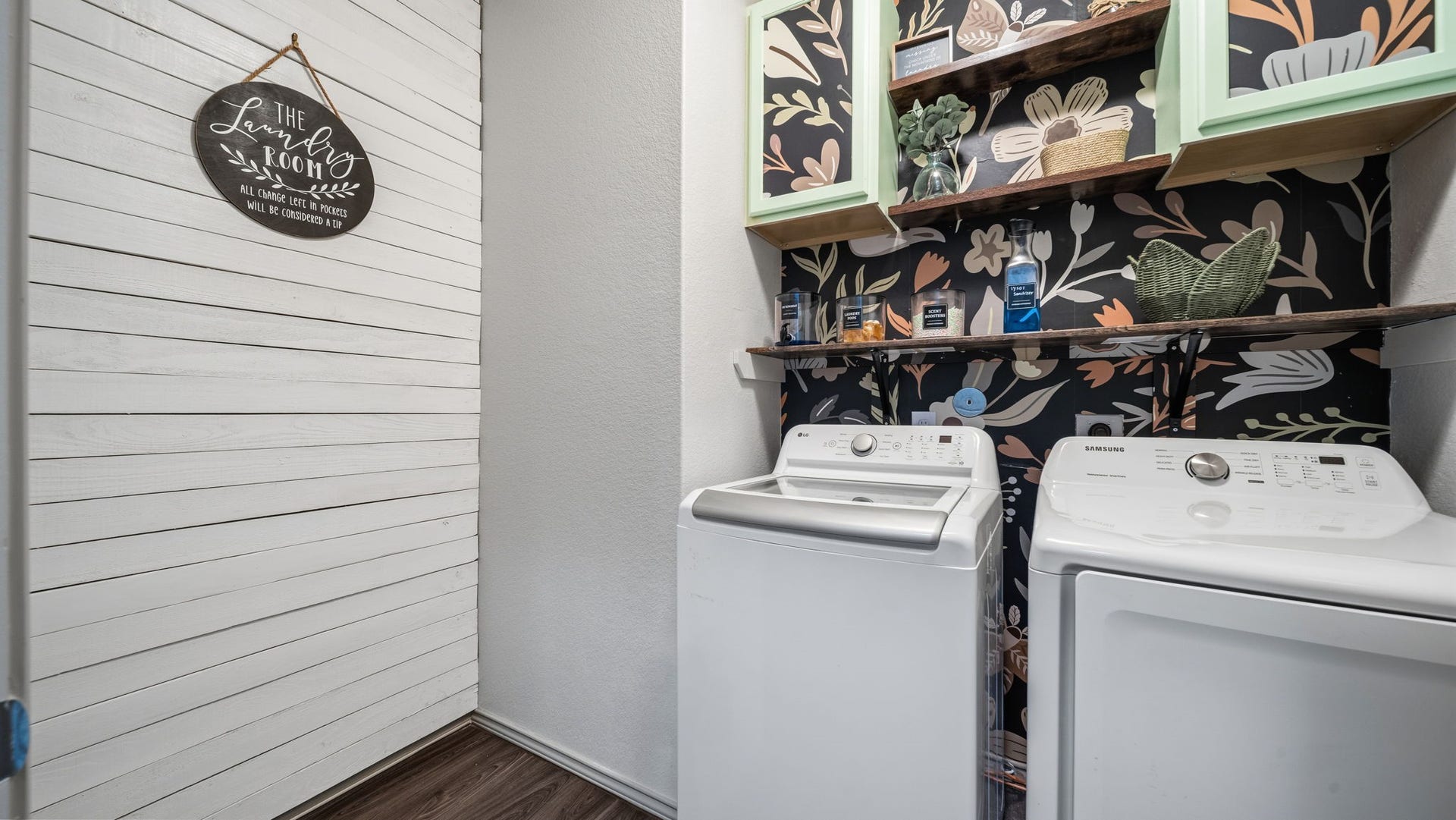 4170 Hidden Timbers Lane, Conroe, TX 77304 Laundry day just got easier! Enjoy a dedicated laundry room with full-size washer and dryer (included), stylish accent wallpaper, decorative shelving, and easy-care flooring.