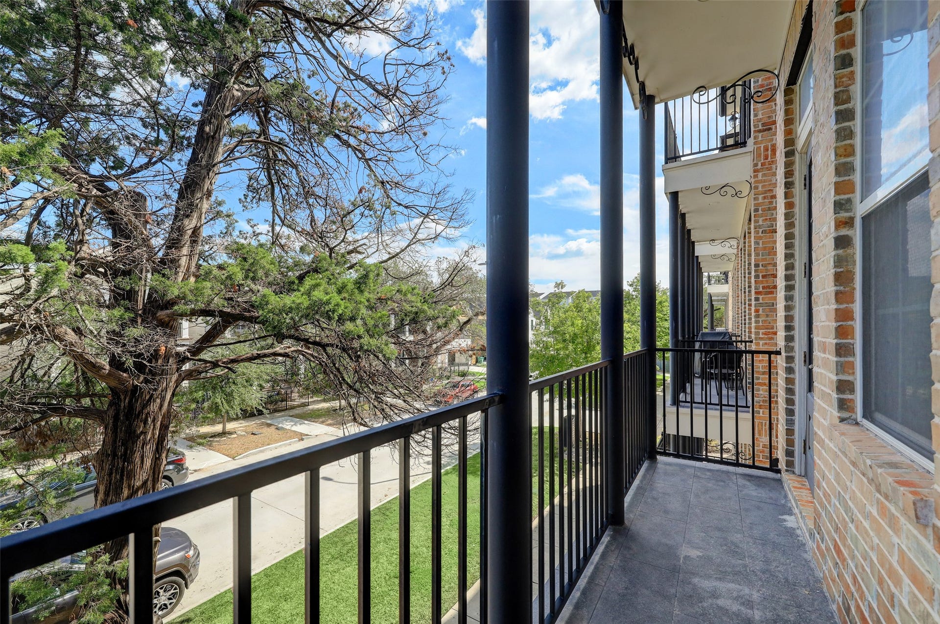1041 Ashland Street, Houston, TX 77008 1041 Ashland Street, Houston, TX 77008