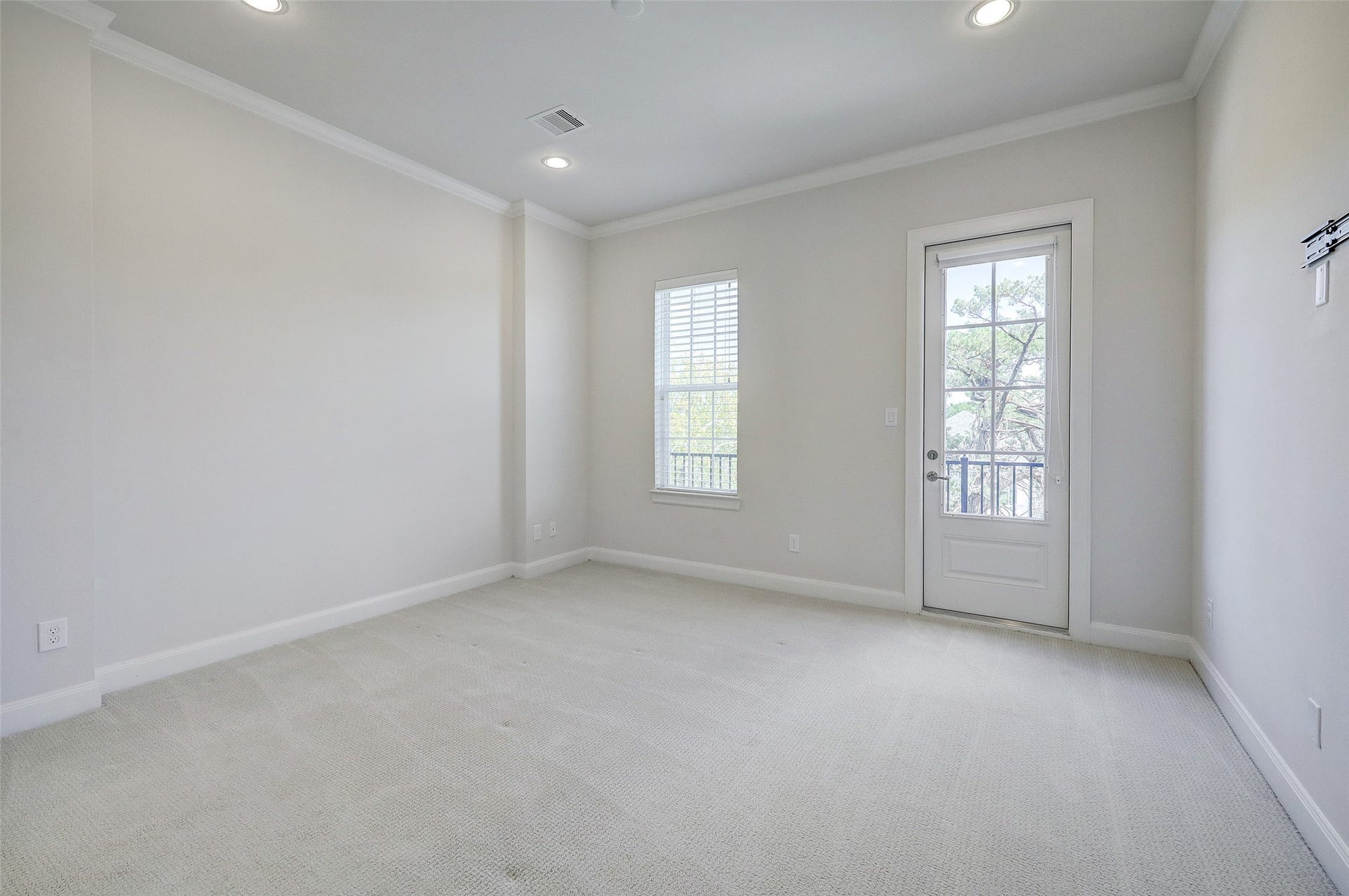 1041 Ashland Street, Houston, TX 77008 1041 Ashland Street, Houston, TX 77008