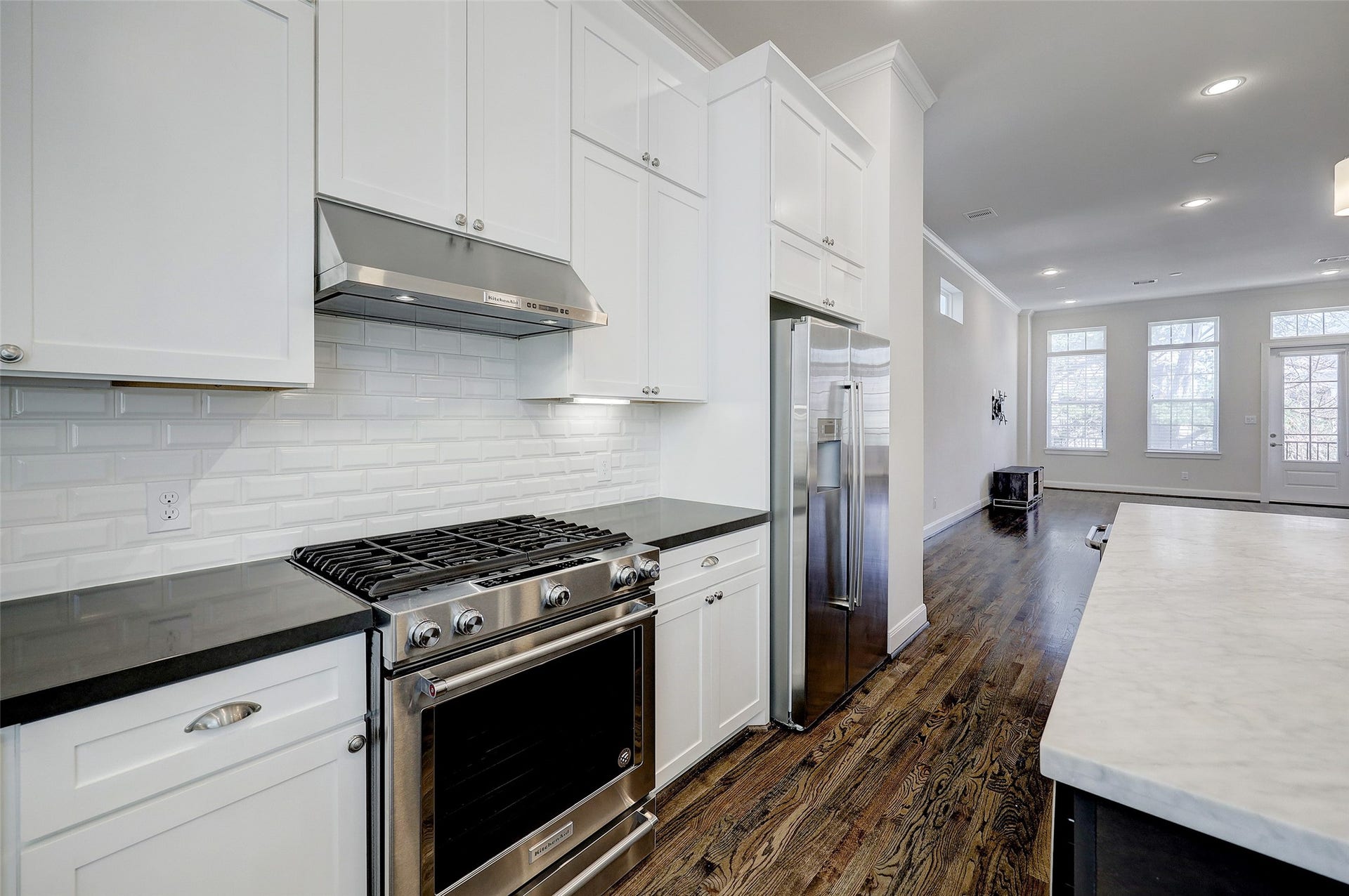 1041 Ashland Street, Houston, TX 77008 1041 Ashland Street, Houston, TX 77008