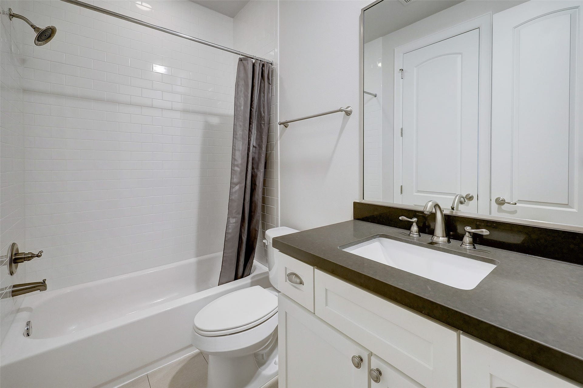 1041 Ashland Street, Houston, TX 77008 1041 Ashland Street, Houston, TX 77008