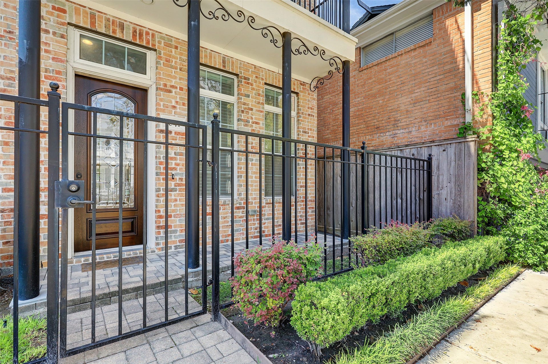 1041 Ashland Street, Houston, TX 77008 1041 Ashland Street, Houston, TX 77008