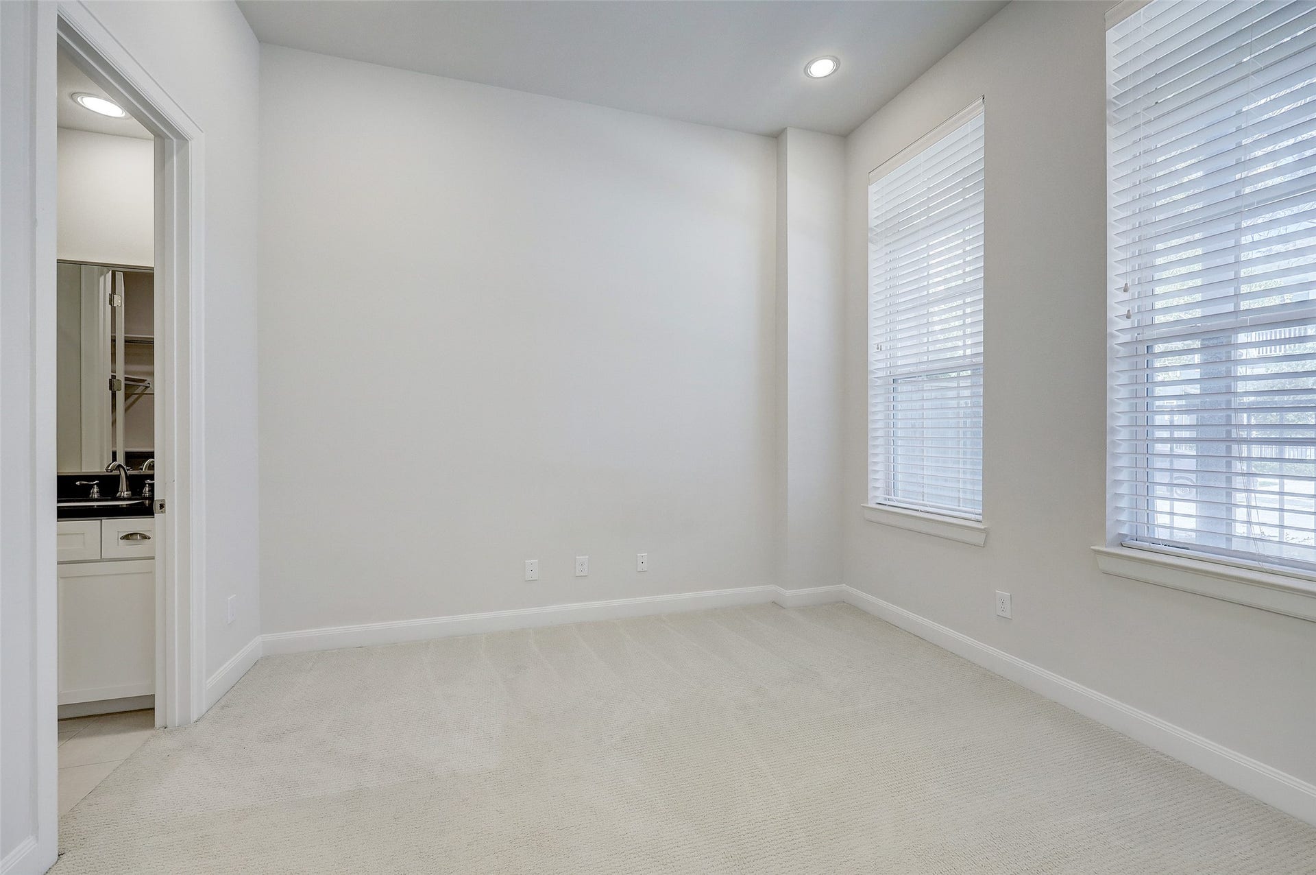 1041 Ashland Street, Houston, TX 77008 1041 Ashland Street, Houston, TX 77008