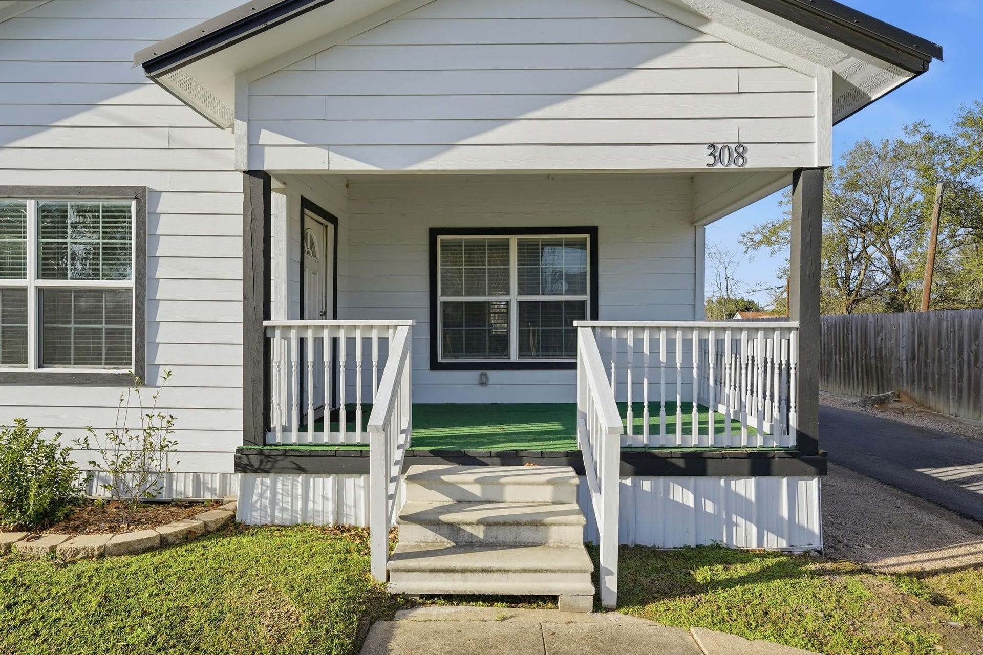 308 E Phillips Street, Conroe, TX 77301 308 E Phillips Street, Conroe, TX 77301