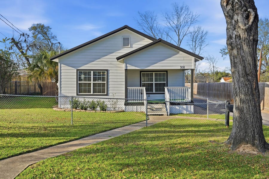 Property photo for 308 E Phillips Street, Conroe, TX