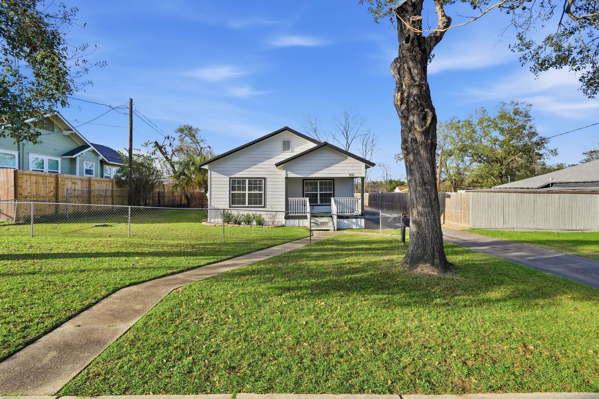 308 E Phillips Street, Conroe, TX 77301 308 E Phillips Street, Conroe, TX 77301