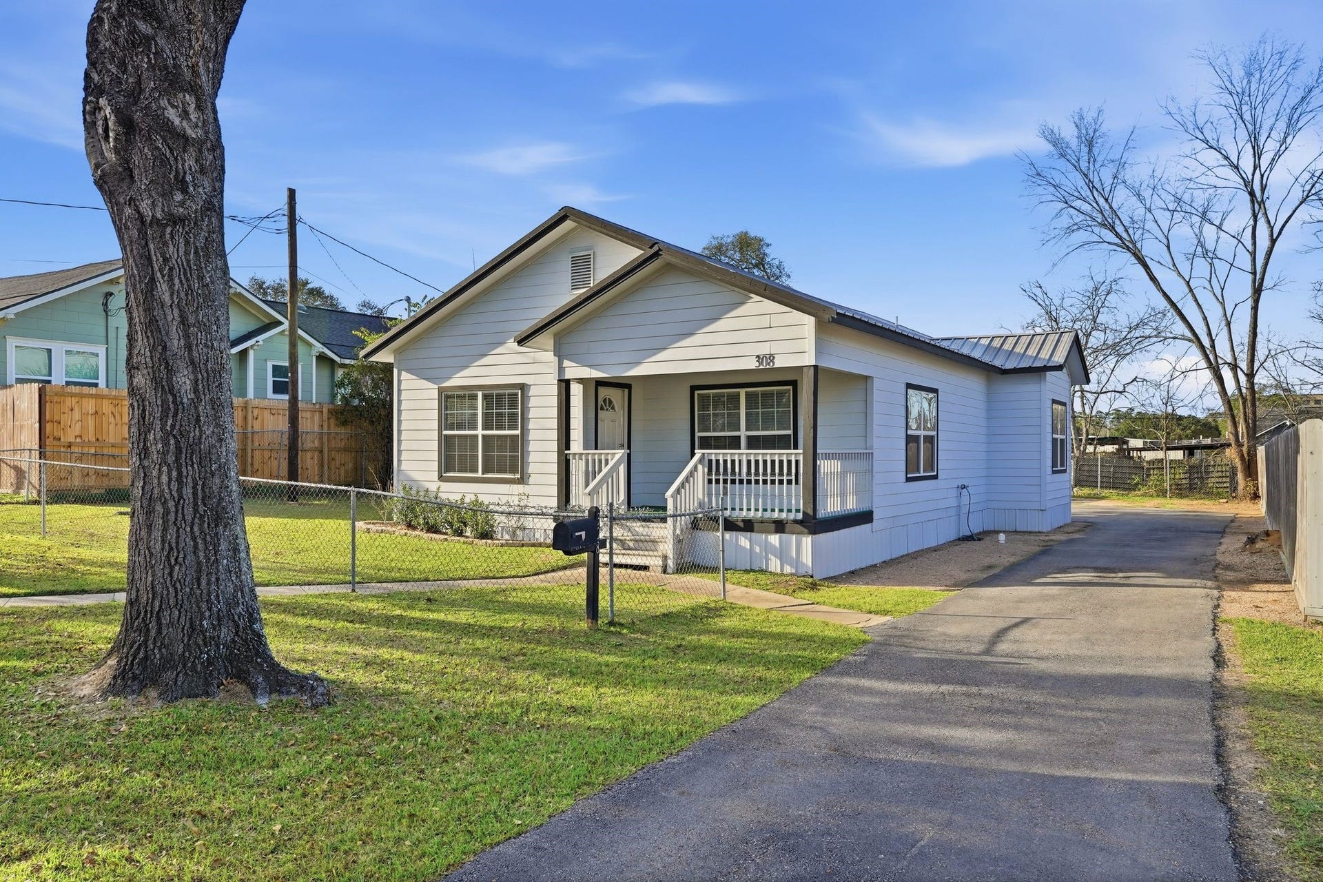 308 E Phillips Street, Conroe, TX 77301 308 E Phillips Street, Conroe, TX 77301