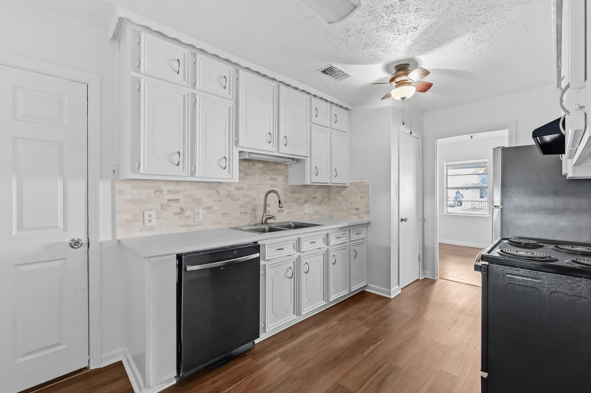 702 S Circle Drive, Baytown, TX 77520 convenient design