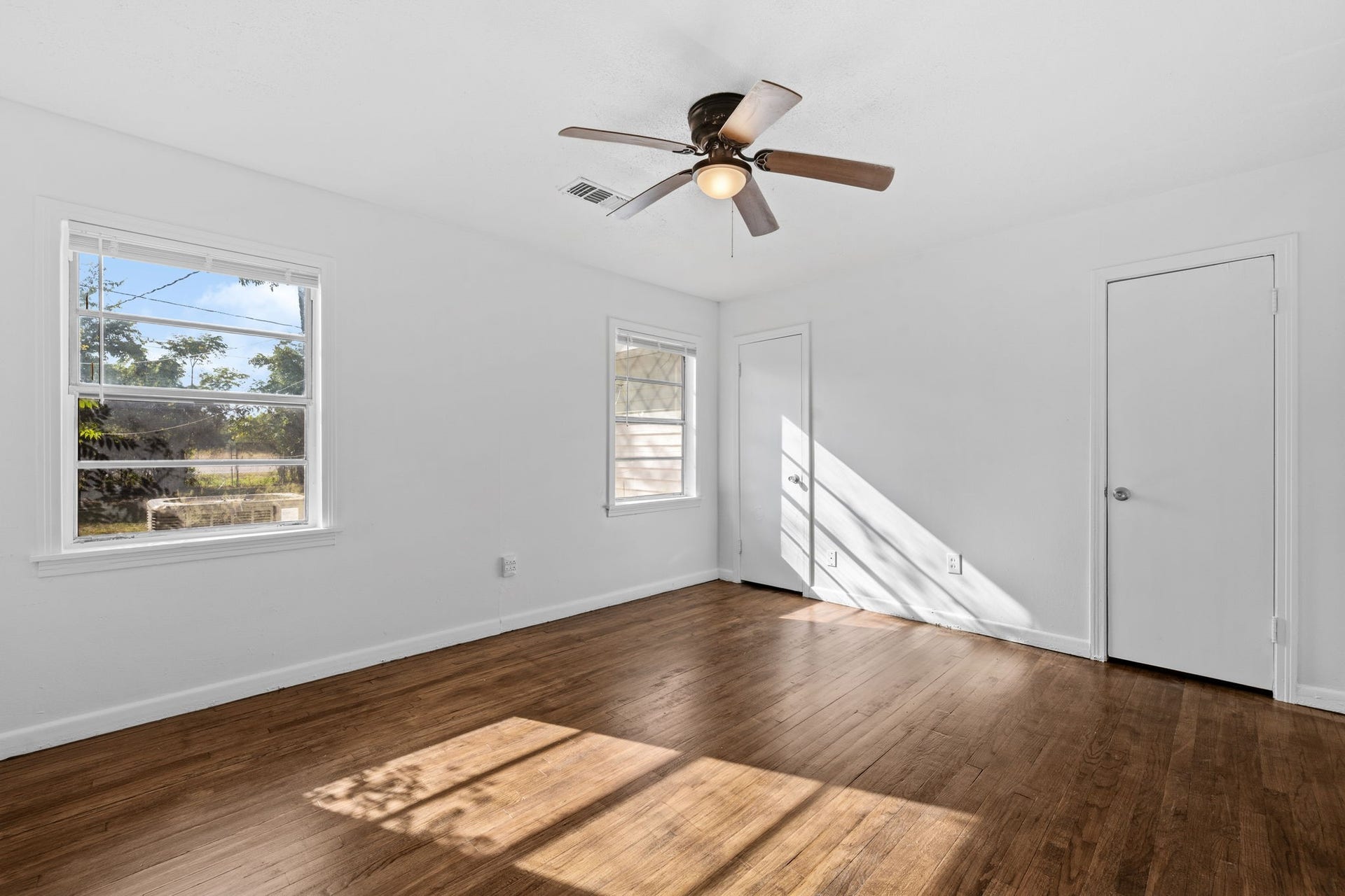 702 S Circle Drive, Baytown, TX 77520 702 S Circle Drive, Baytown, TX 77520