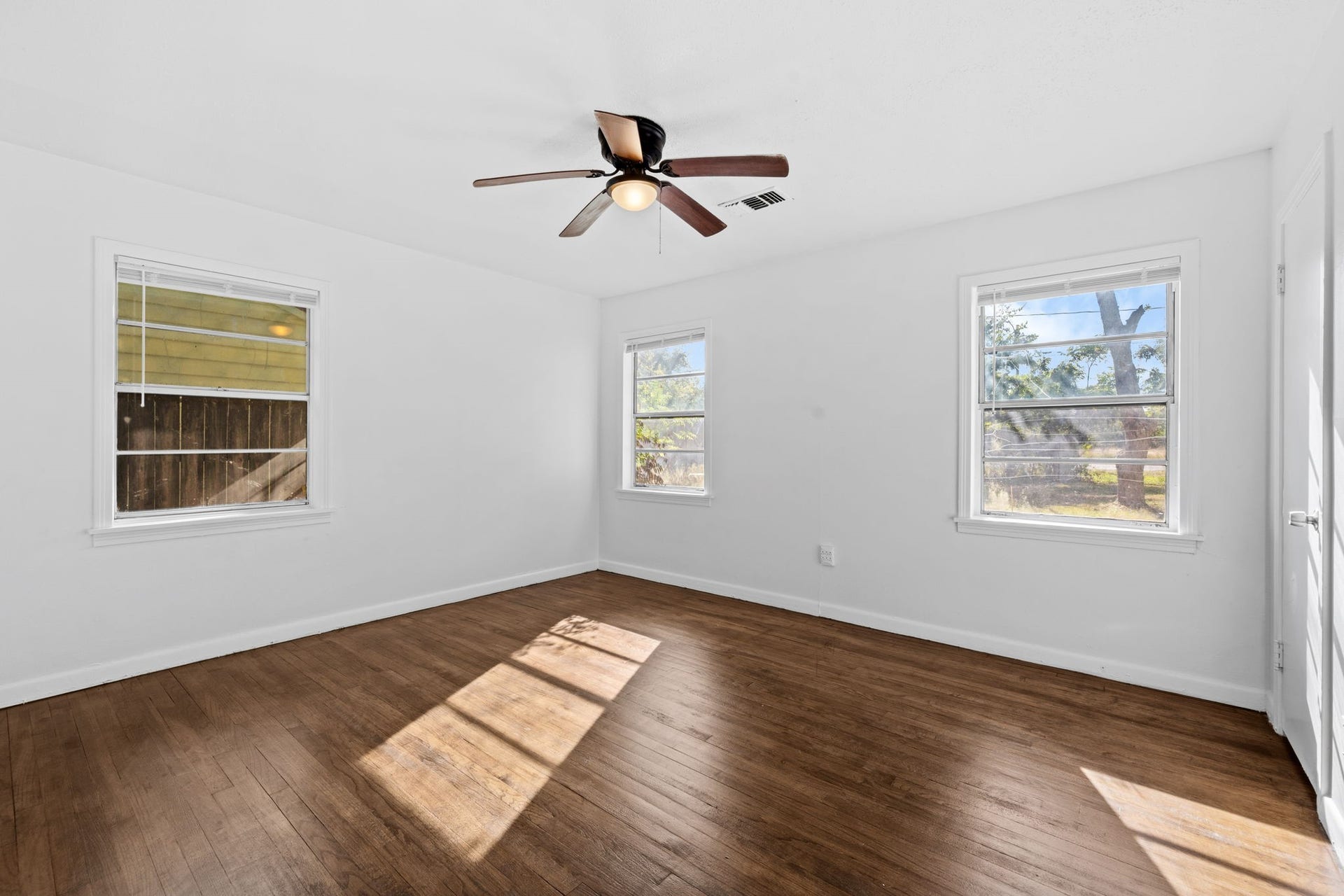 702 S Circle Drive, Baytown, TX 77520 702 S Circle Drive, Baytown, TX 77520