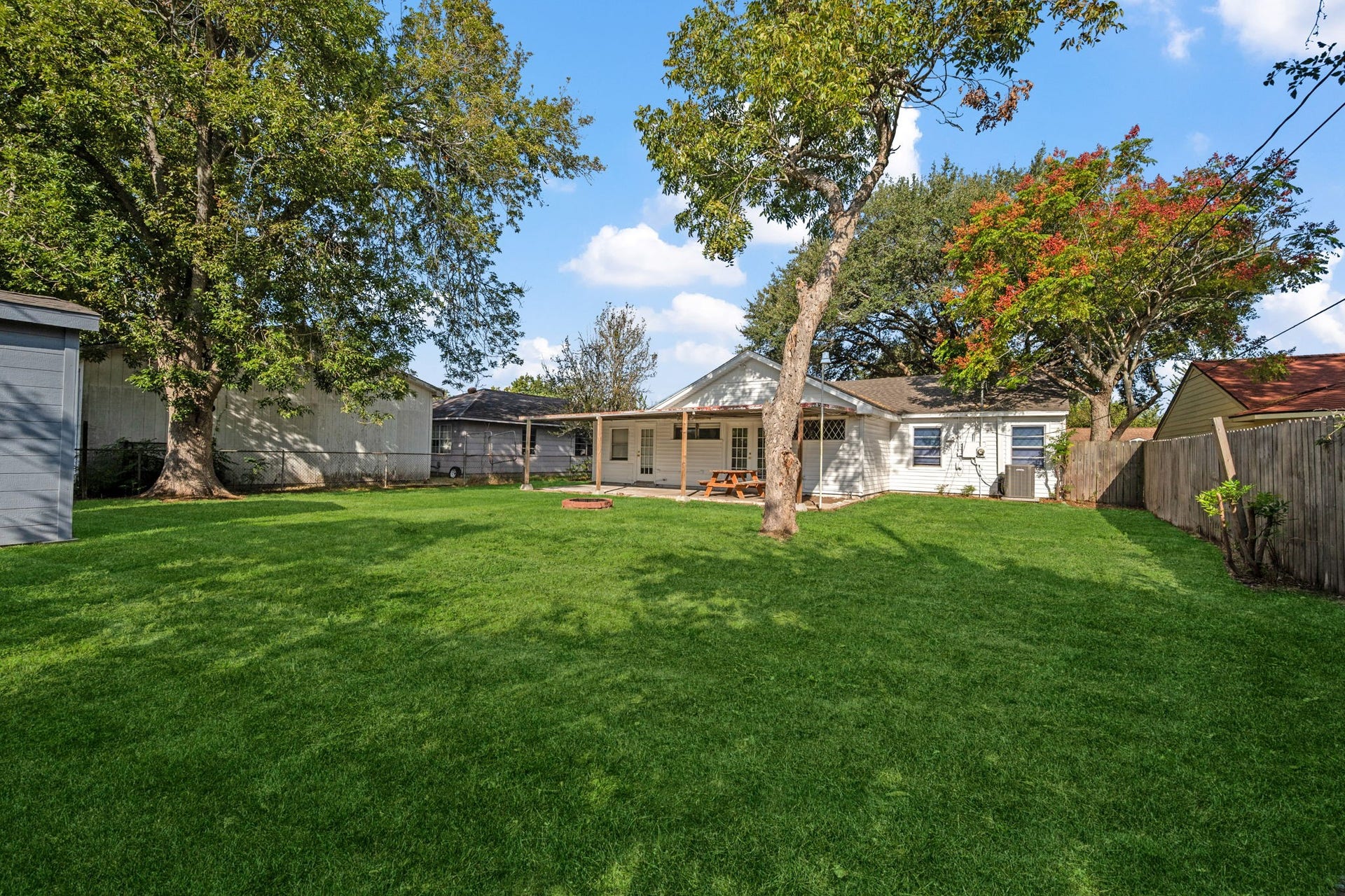 702 S Circle Drive, Baytown, TX 77520 702 S Circle Drive, Baytown, TX 77520