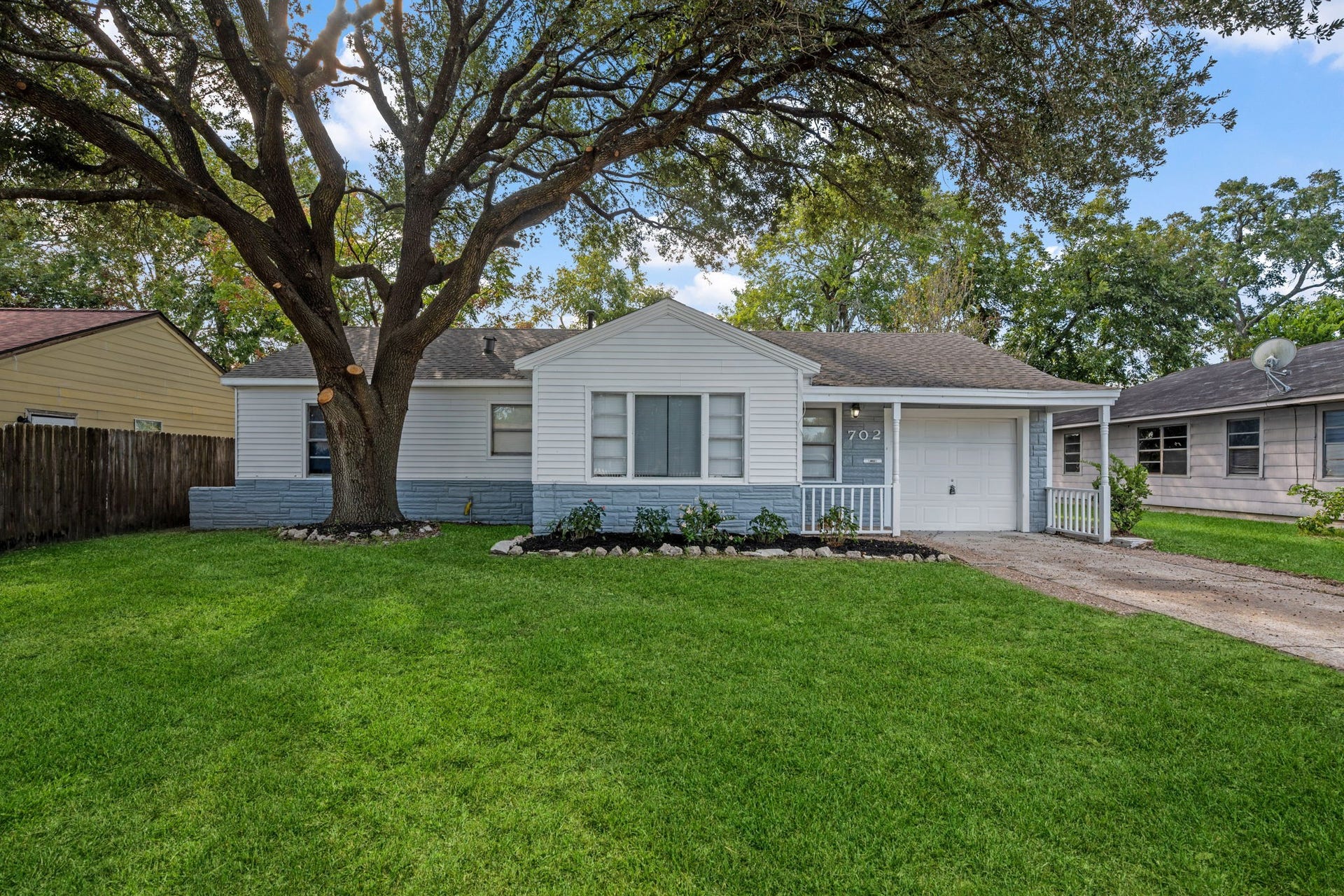 702 S Circle Drive, Baytown, TX 77520 702 S Circle Drive, Baytown, TX 77520