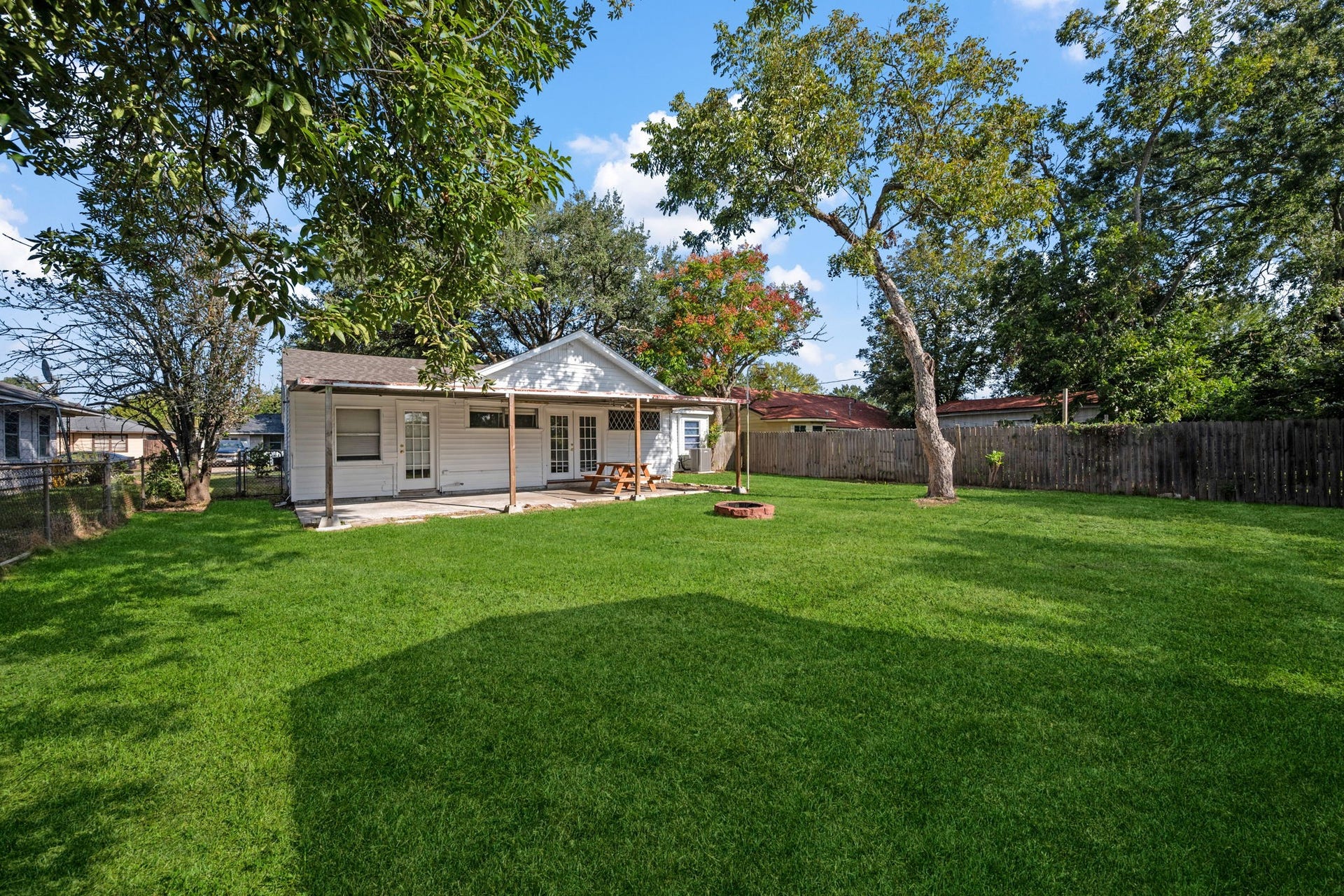 702 S Circle Drive, Baytown, TX 77520 702 S Circle Drive, Baytown, TX 77520