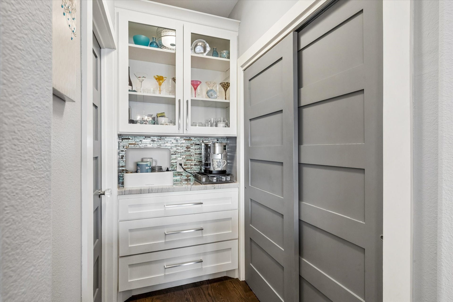4019 Bayshore Drive Drive, Bacliff, TX 77518 Coffee bar and pantry area