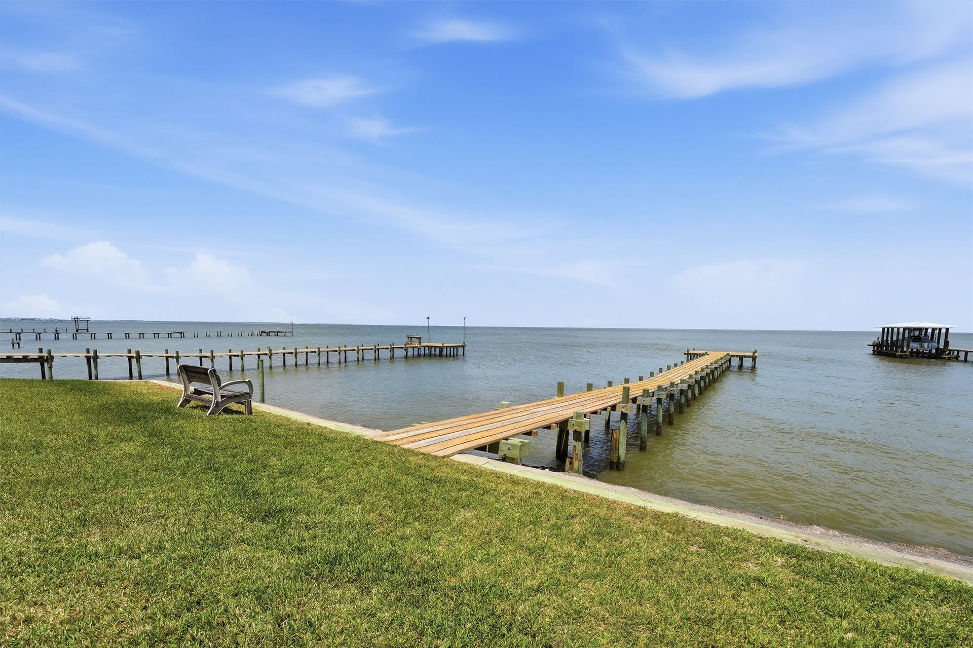 4019 Bayshore Drive Drive, Bacliff, TX 77518 Private pier