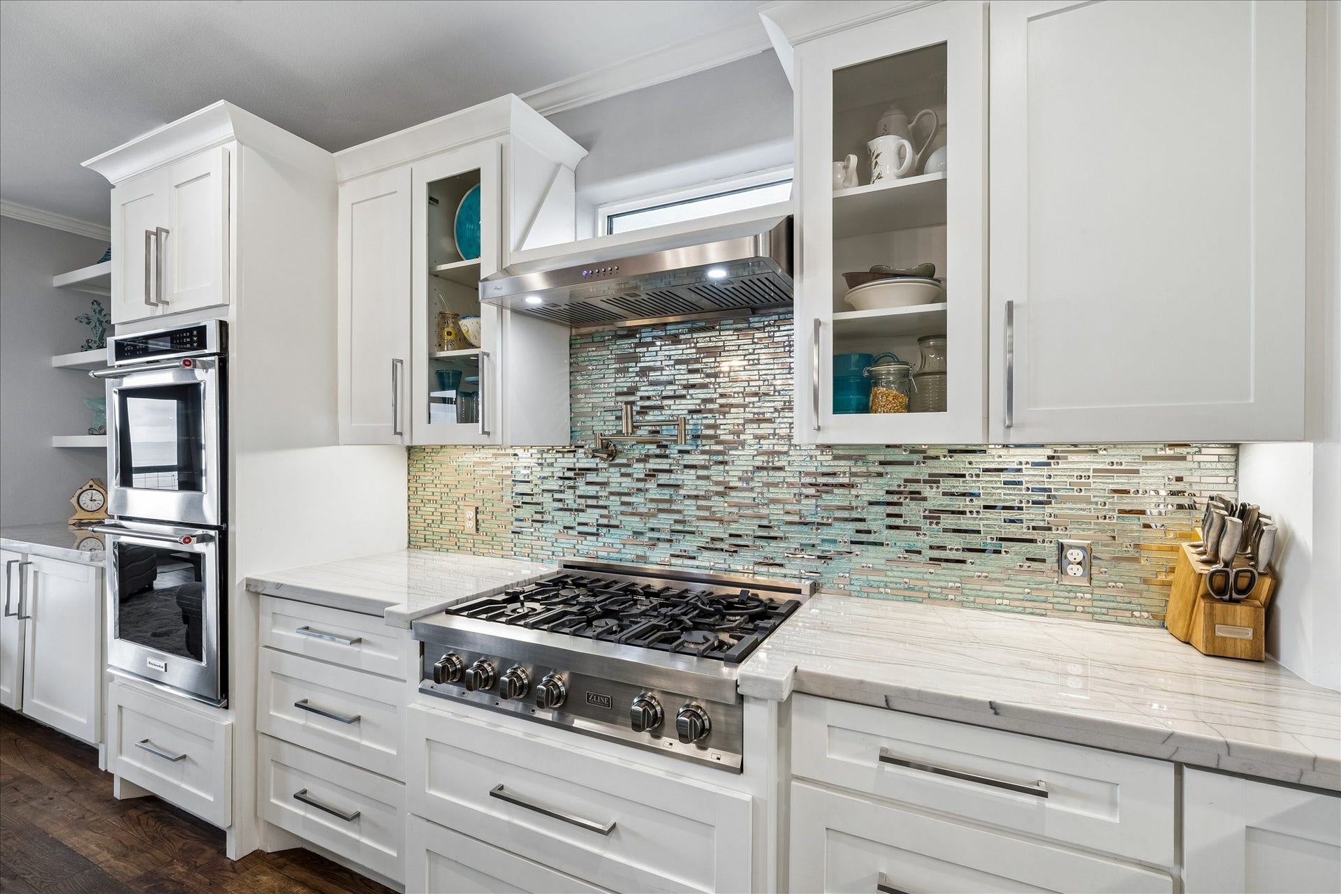 4019 Bayshore Drive Drive, Bacliff, TX 77518 Double oven and gas cooktop