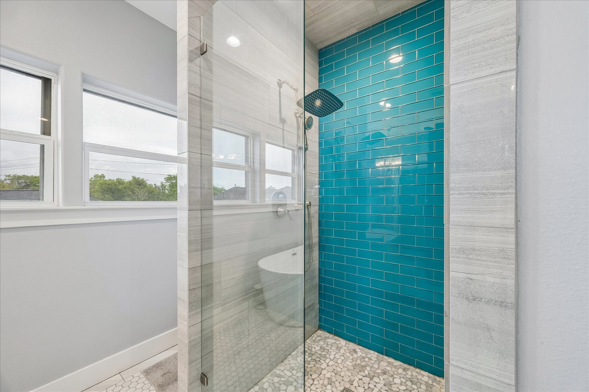 4019 Bayshore Drive Drive, Bacliff, TX 77518 Walk-in shower with bench
