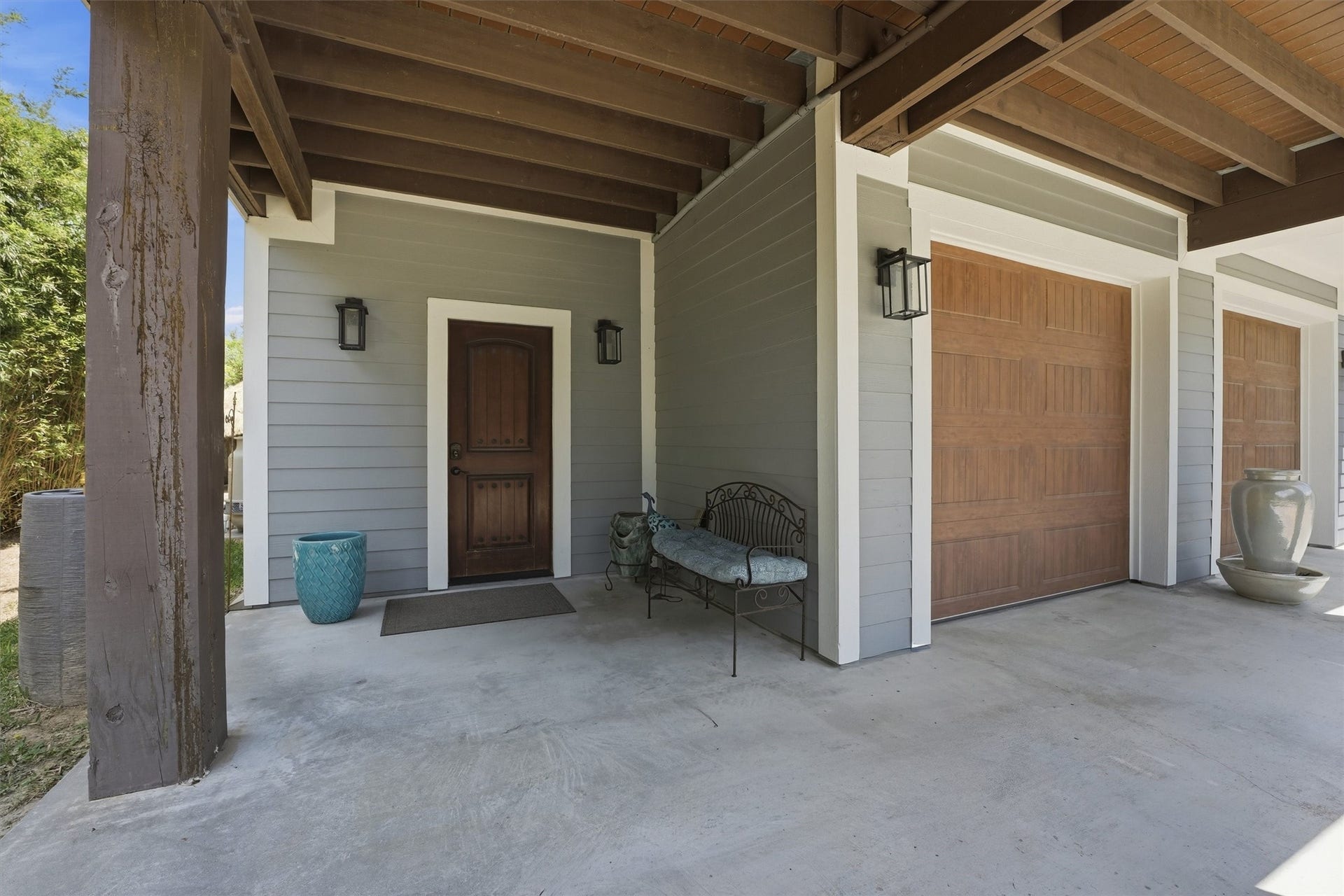 4019 Bayshore Drive Drive, Bacliff, TX 77518 Ground floor entrance to mudroom and indoor Galaxy cargo lift