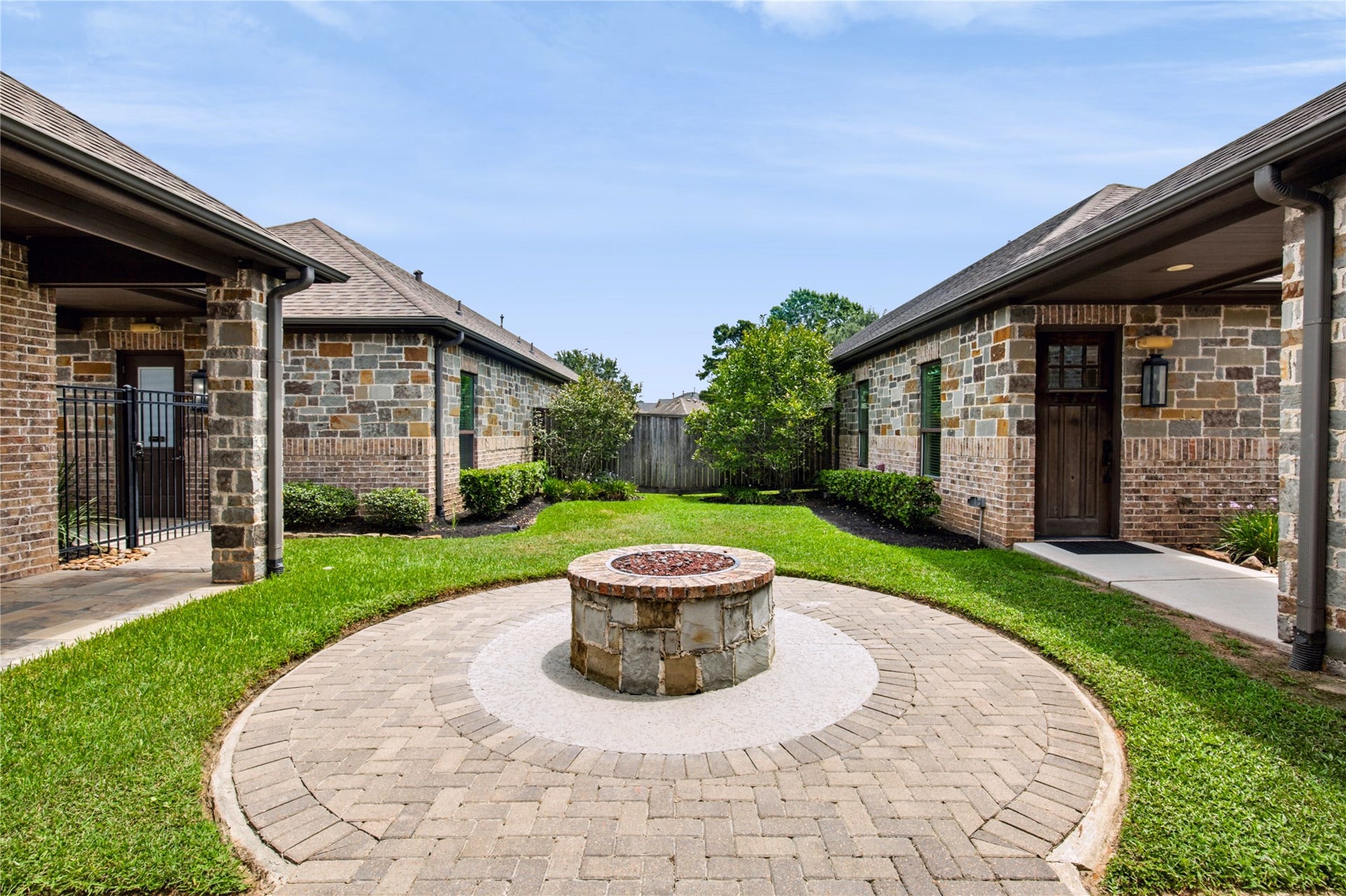 32400 SH 249, Pinehurst, TX 77362 32400 SH 249, Pinehurst, TX 77362