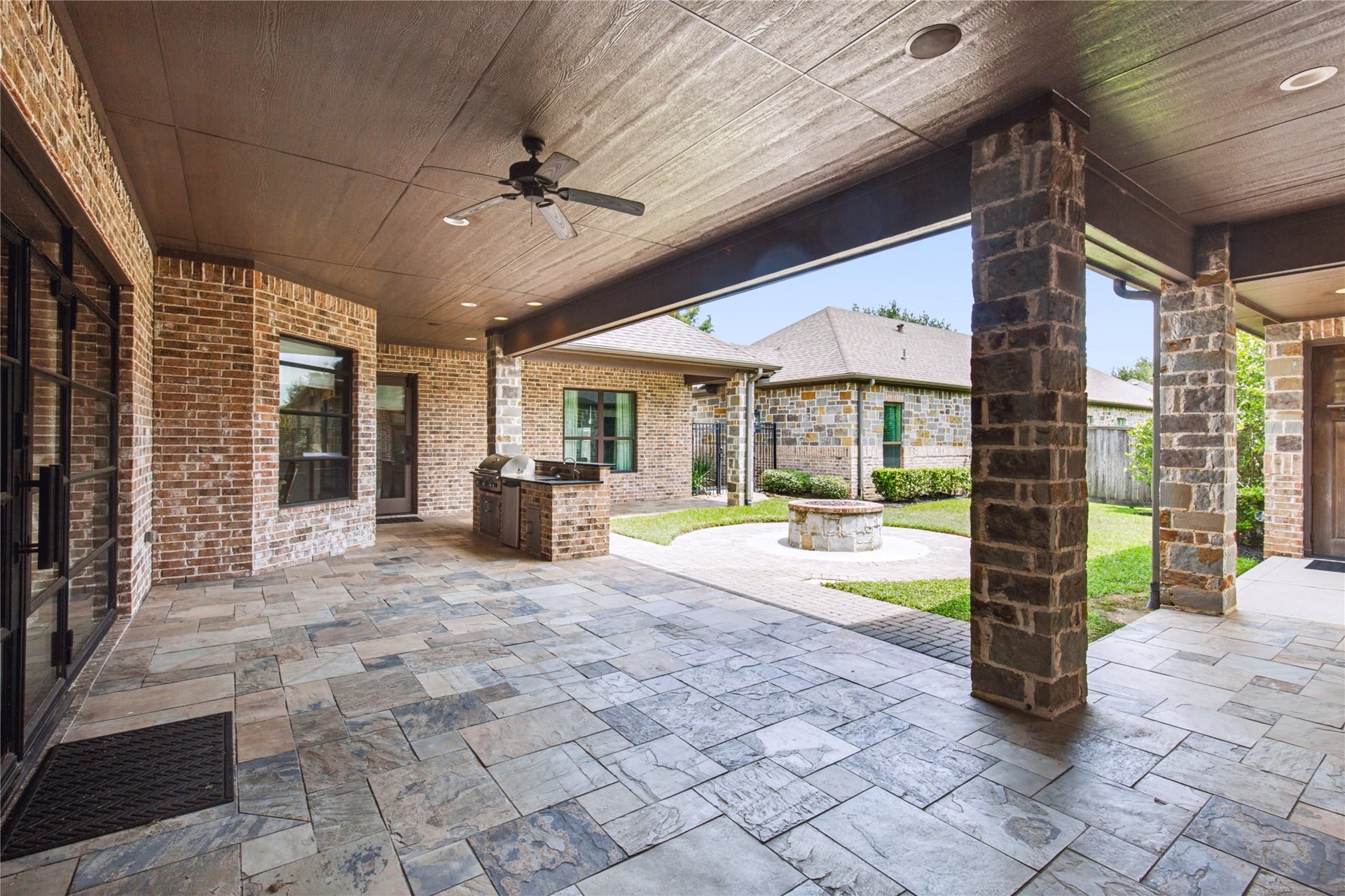 32400 SH 249, Pinehurst, TX 77362 32400 SH 249, Pinehurst, TX 77362