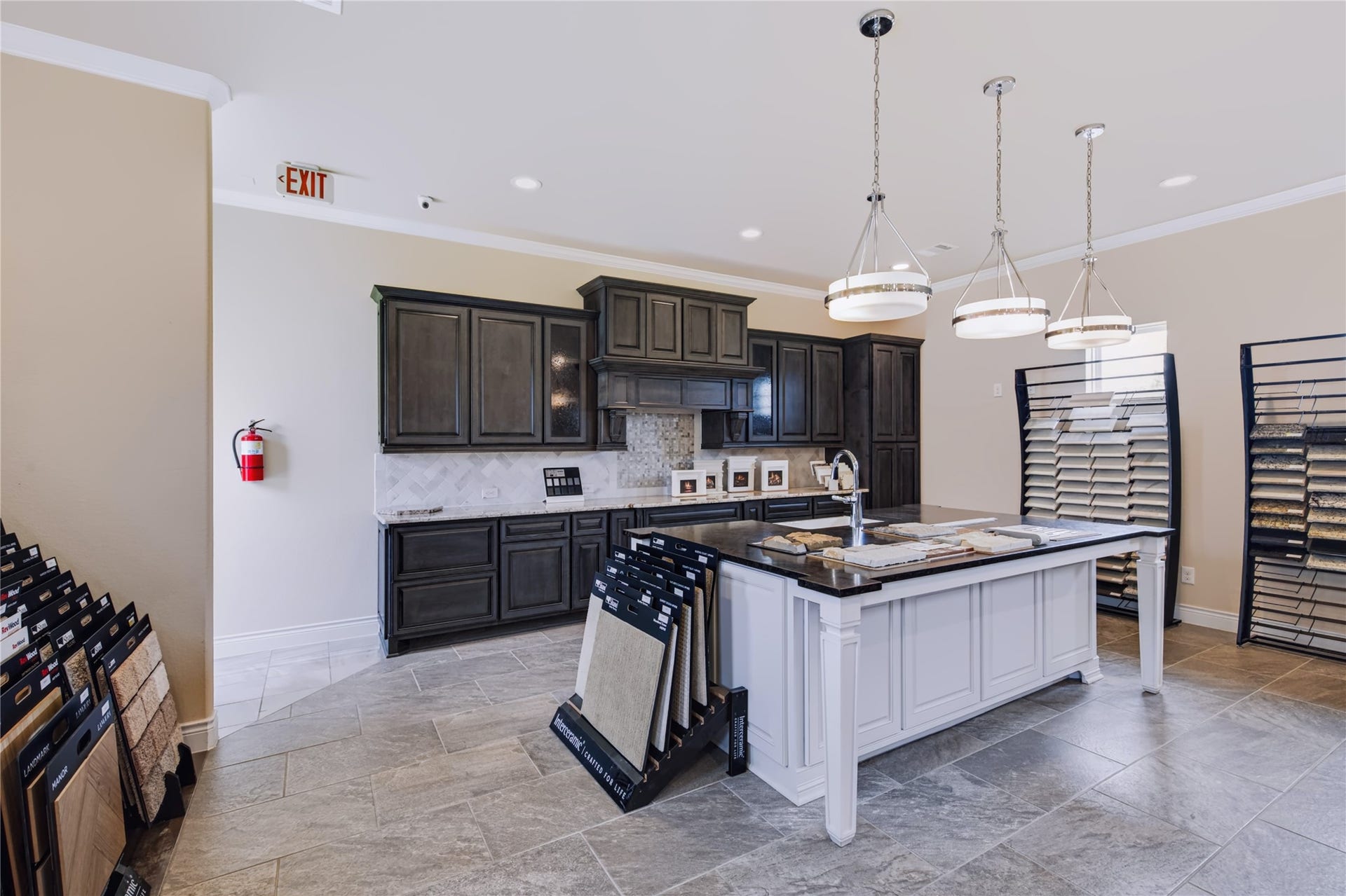 32400 SH 249, Pinehurst, TX 77362 32400 SH 249, Pinehurst, TX 77362