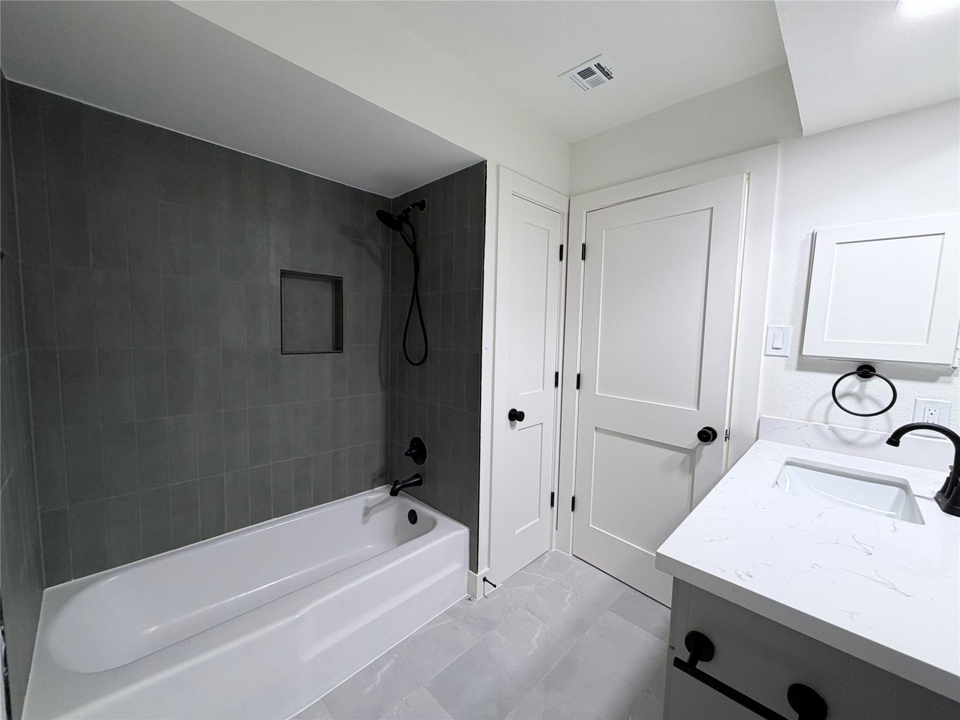 14309 Misty Meadows Lane, Houston, TX 77079 Secondary bath upstiars.