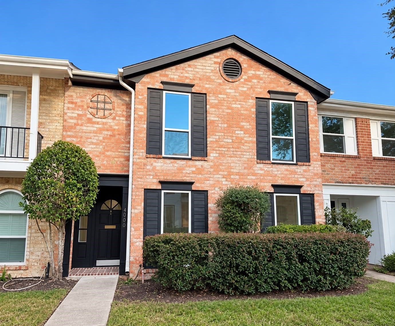 14309 Misty Meadows Lane, Houston, TX 77079 1st Floor Bedroom, Vaulted Living room ceilings and 3 Full Bathrooms are featured in Memorial Club Townhomes