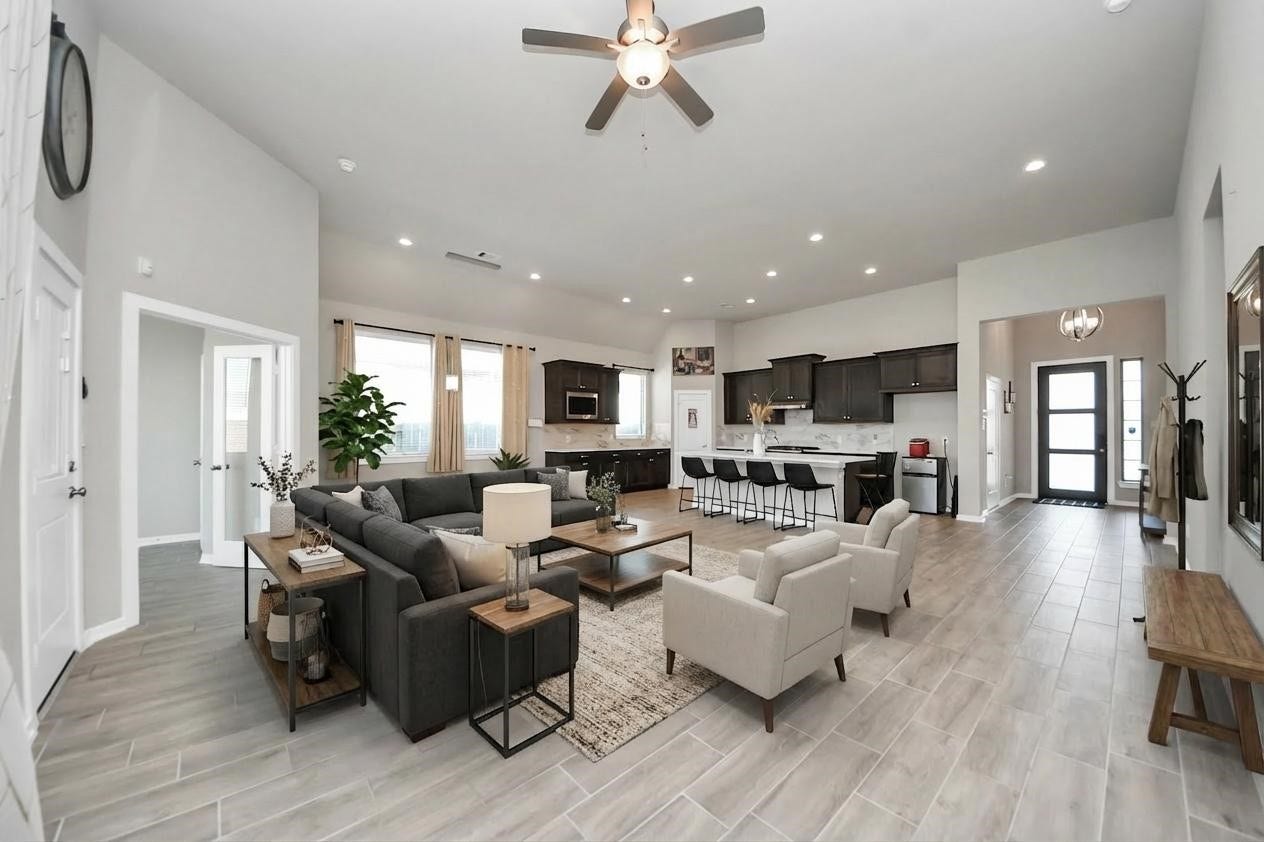[Virtual Staged] Spacious bedroom