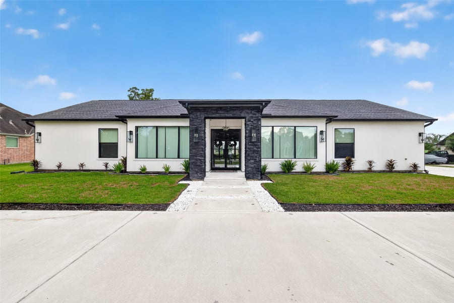 Property photo for 3227 River Bend Dr, Rosenberg, TX