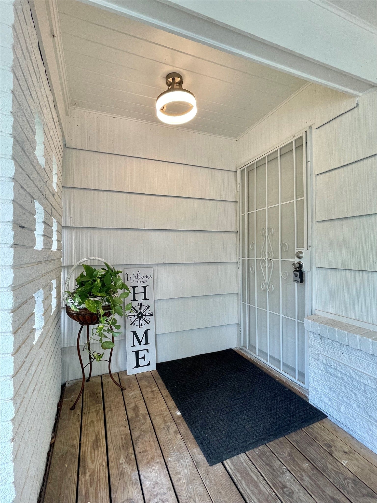 417 Jasmine Street, Lake Jackson, TX 77566 Welcoming Entry