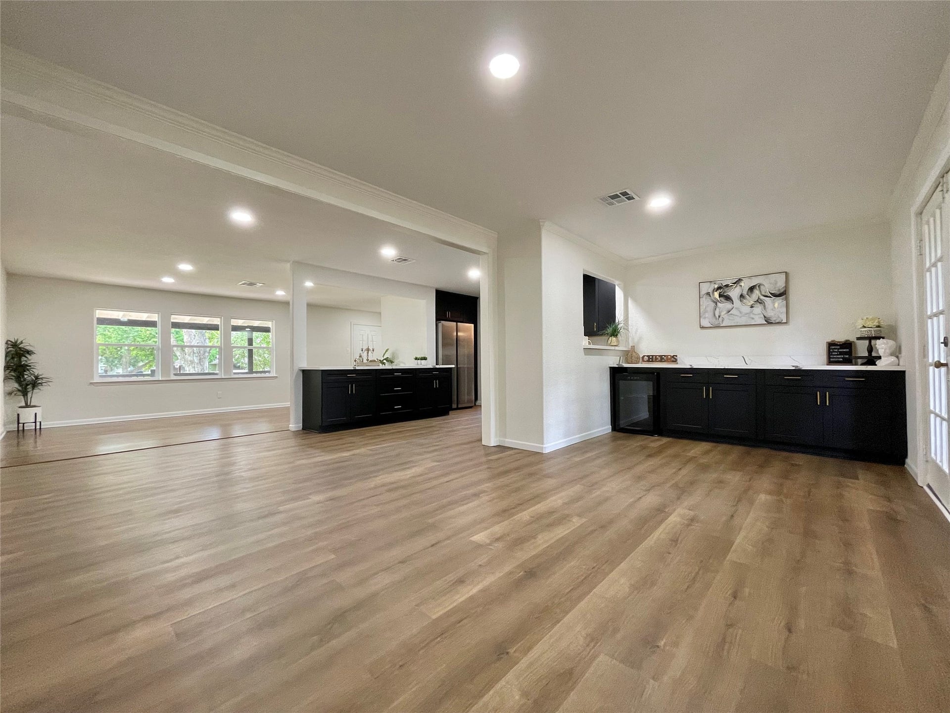 417 Jasmine Street, Lake Jackson, TX 77566 Great for hosting!