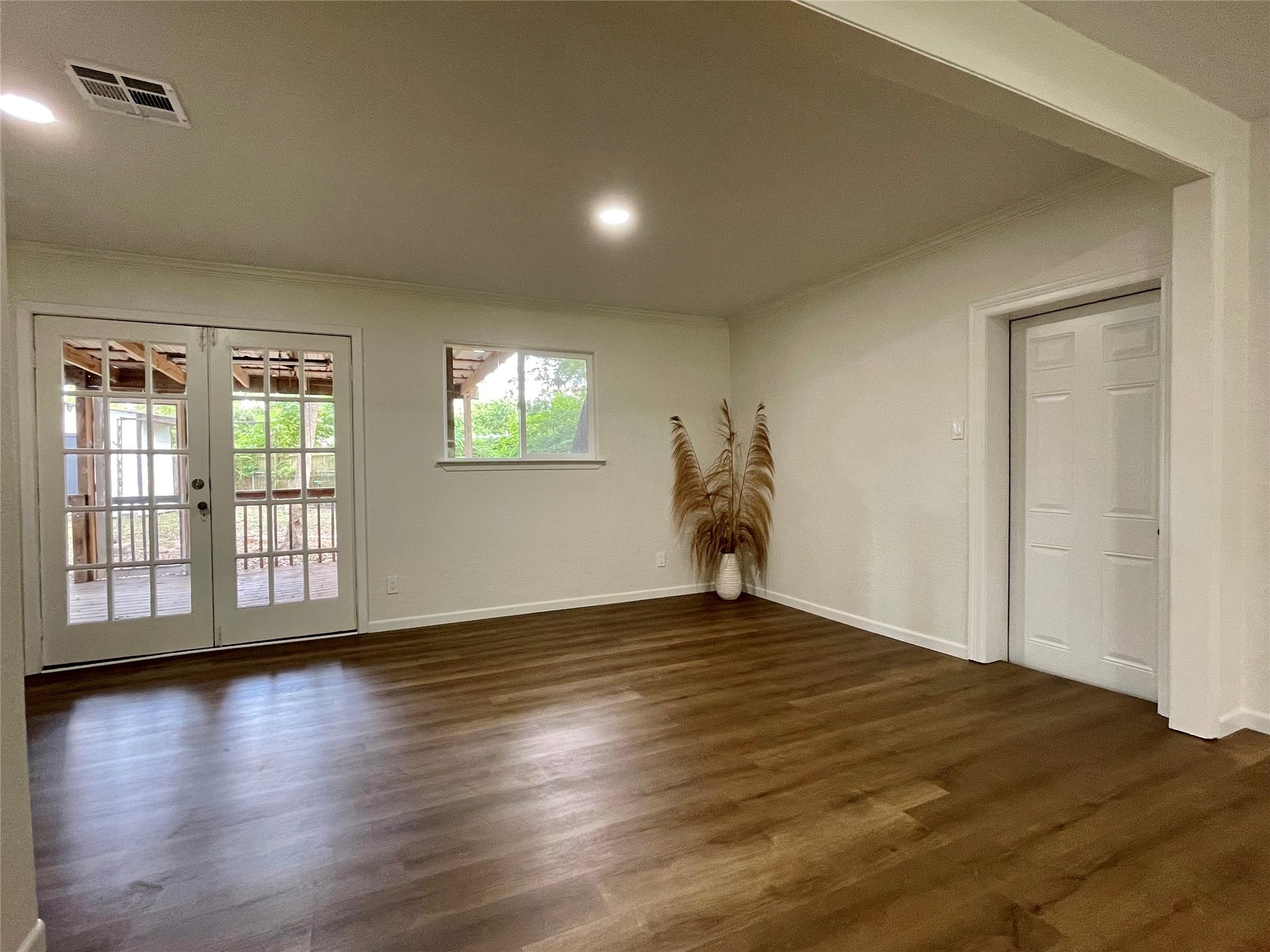 417 Jasmine Street, Lake Jackson, TX 77566 Dining Area open to kitchen and living room!
