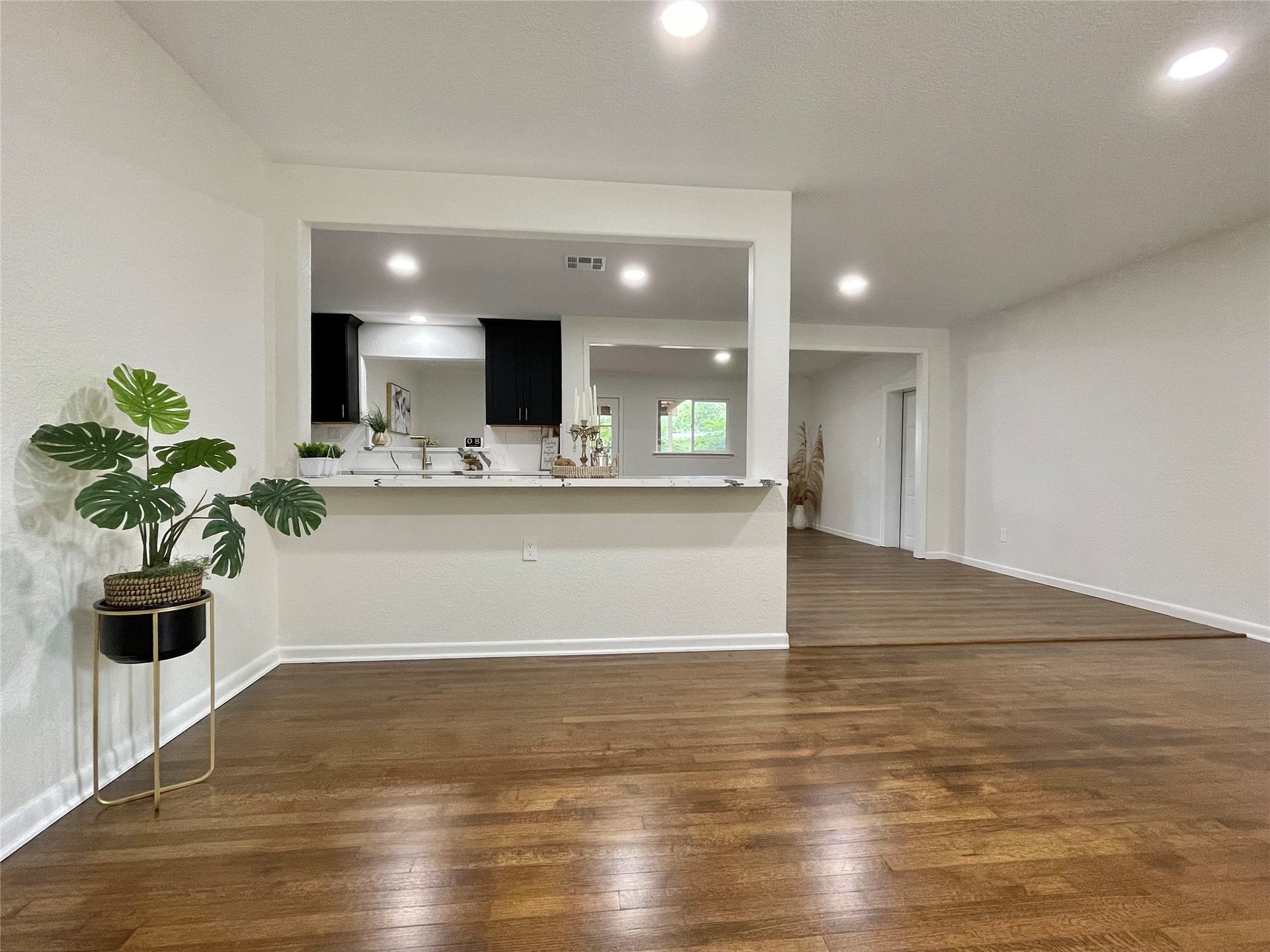 417 Jasmine Street, Lake Jackson, TX 77566 Beautifully refinished hard wood floors!