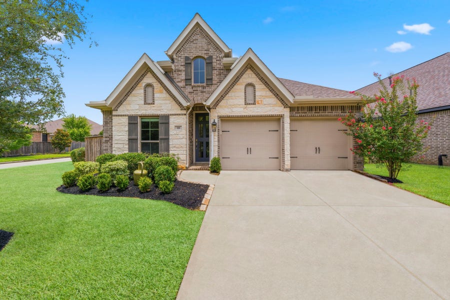 Property photo for 118 Red Petal Way, Conroe, TX