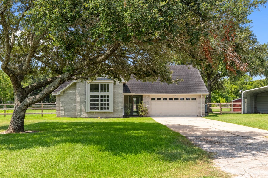 Property photo for 3855 County Road 960, Alvin, TX