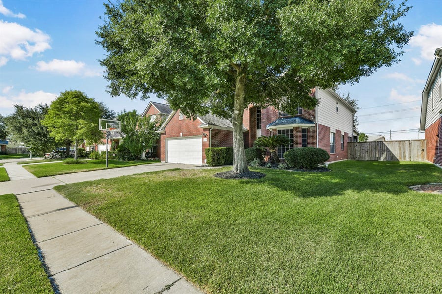 Property photo for 2712 Sunnyside Lane, Pearland, TX