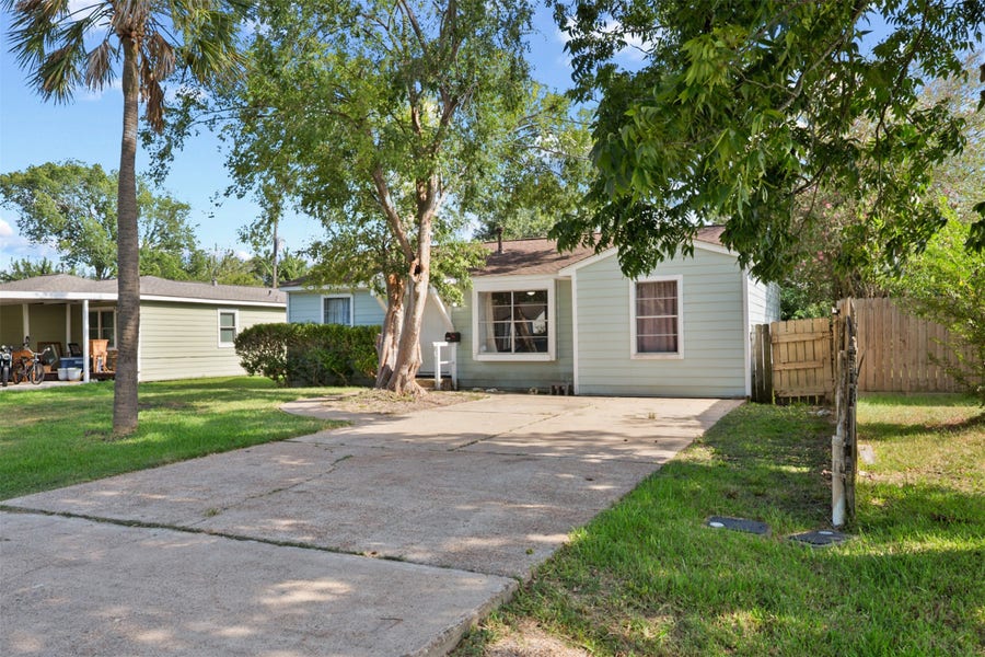 Property photo for 7406 Elbridge Lane, Houston, TX