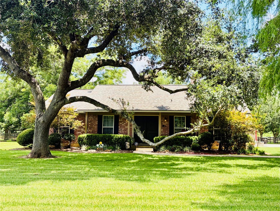 Property photo for 8203 Oyster Creek Drive, Missouri City, TX