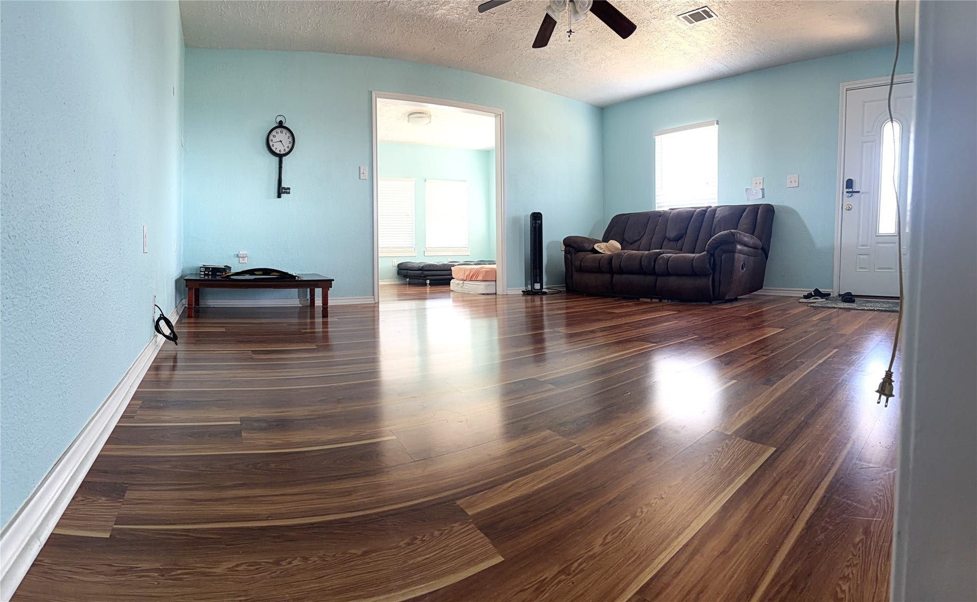 7023 W Hunter Drive, Hitchcock, TX 77563 living room