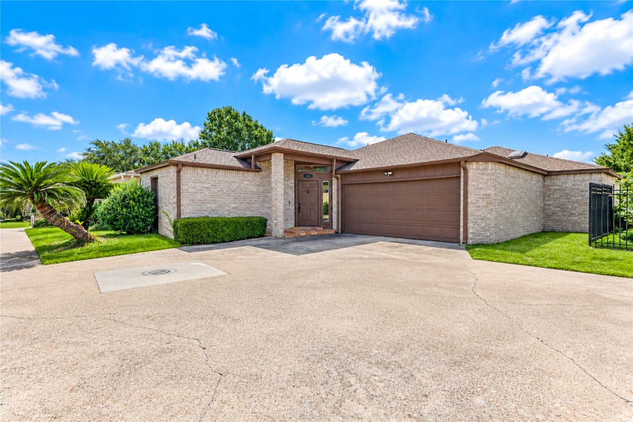 Property photo for 1516 Beaconshire Road, Houston, TX