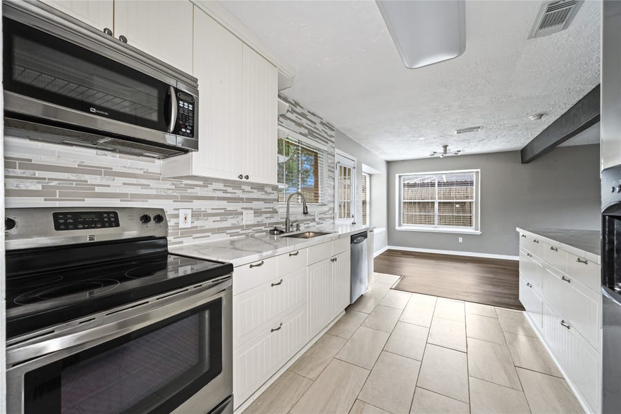 Property photo for 7310 Kite Hill Drive, Houston, TX