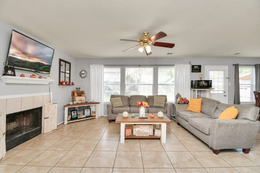 Property photo for 803 N Vista Drive, Houston, TX