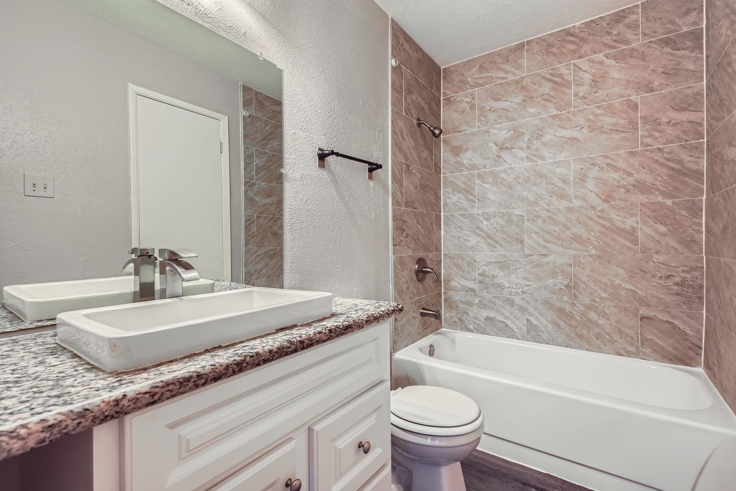 5714 Mackmiller Street, Houston, TX 77049 Primary Bathroom