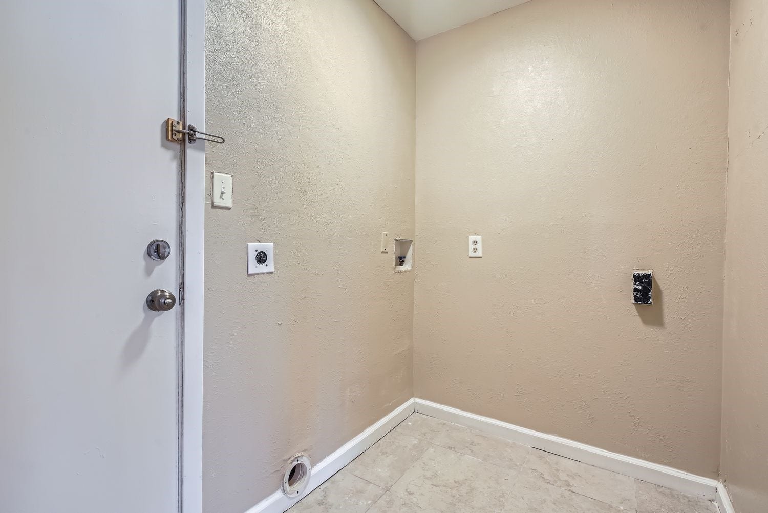 5714 Mackmiller Street, Houston, TX 77049 Laundry Room